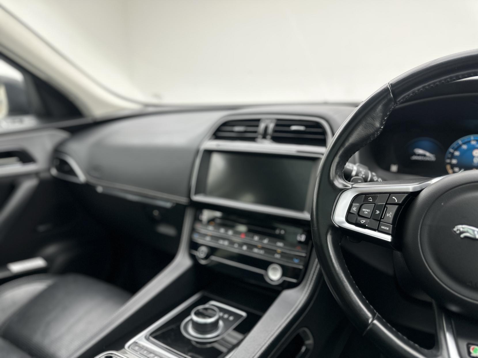 Jaguar F-PACE 2.0 D180 R-Sport SUV 5dr Diesel Auto AWD Euro 6 (s/s) (180 ps)