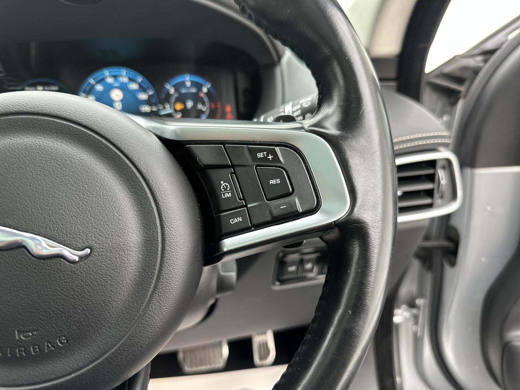 Jaguar F-PACE 2.0 D180 R-Sport SUV 5dr Diesel Auto AWD Euro 6 (s/s) (180 ps)