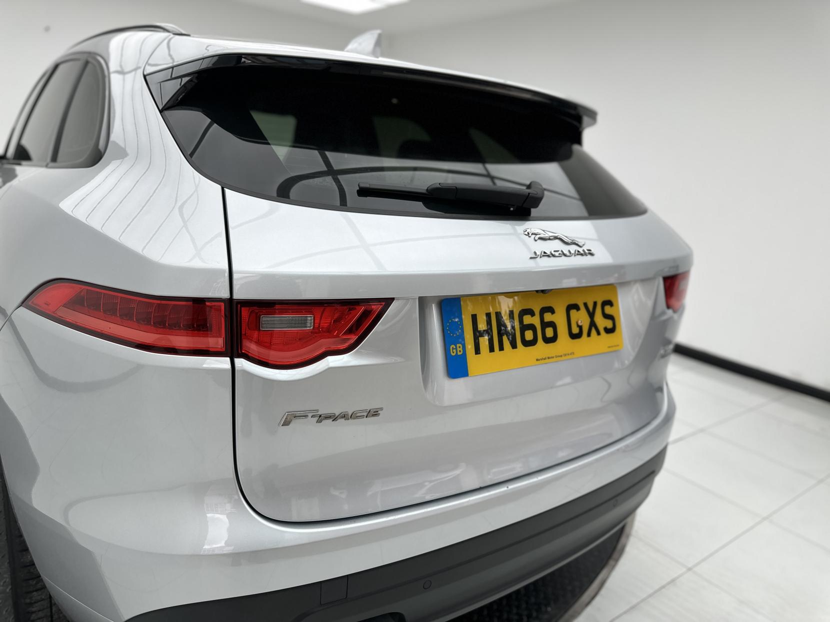 Jaguar F-PACE 2.0 D180 R-Sport SUV 5dr Diesel Auto AWD Euro 6 (s/s) (180 ps)