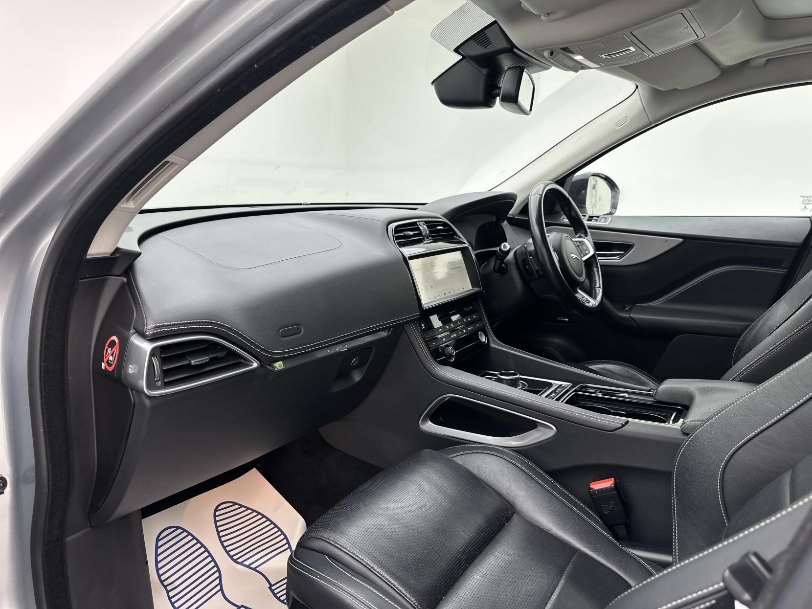 Jaguar F-PACE 2.0 D180 R-Sport SUV 5dr Diesel Auto AWD Euro 6 (s/s) (180 ps)