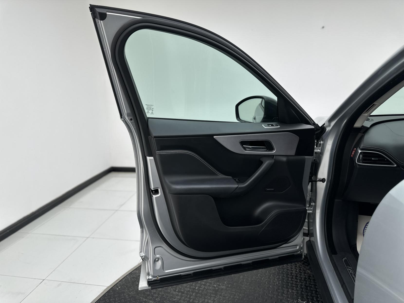 Jaguar F-PACE 2.0 D180 R-Sport SUV 5dr Diesel Auto AWD Euro 6 (s/s) (180 ps)