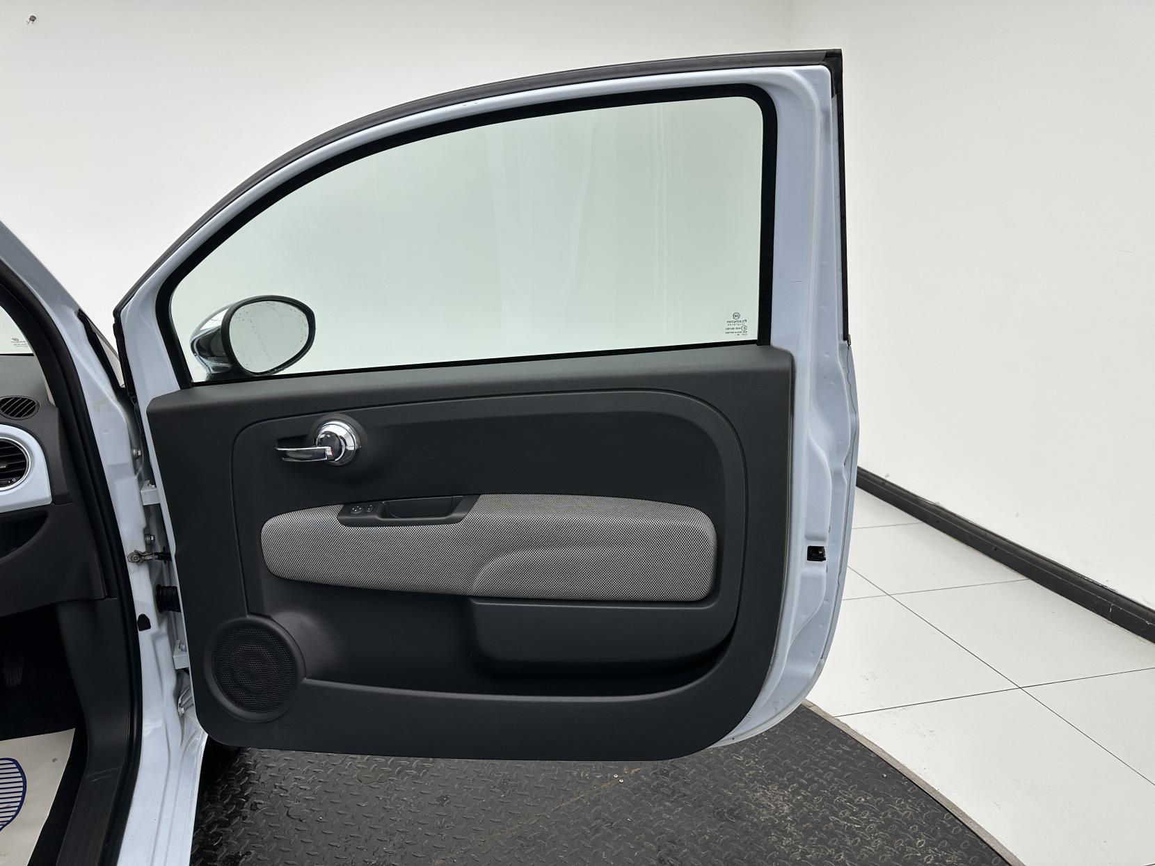 Fiat 500 1.2 Lounge Hatchback 3dr Petrol Manual Euro 4 (69 bhp)