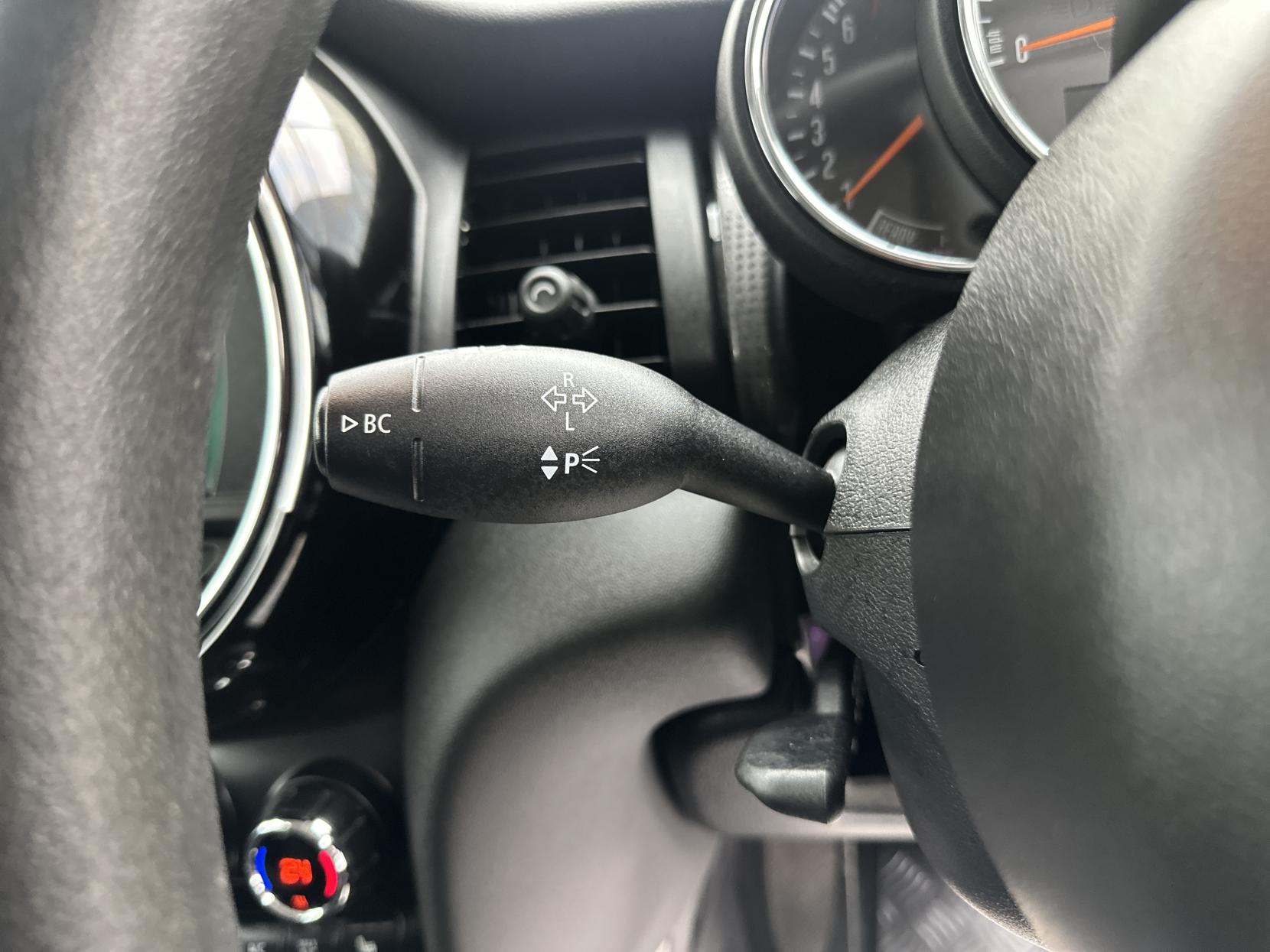 MINI Hatch 1.5 Cooper Classic Hatchback 5dr Petrol Steptronic Euro 6 (s/s) (136 ps)