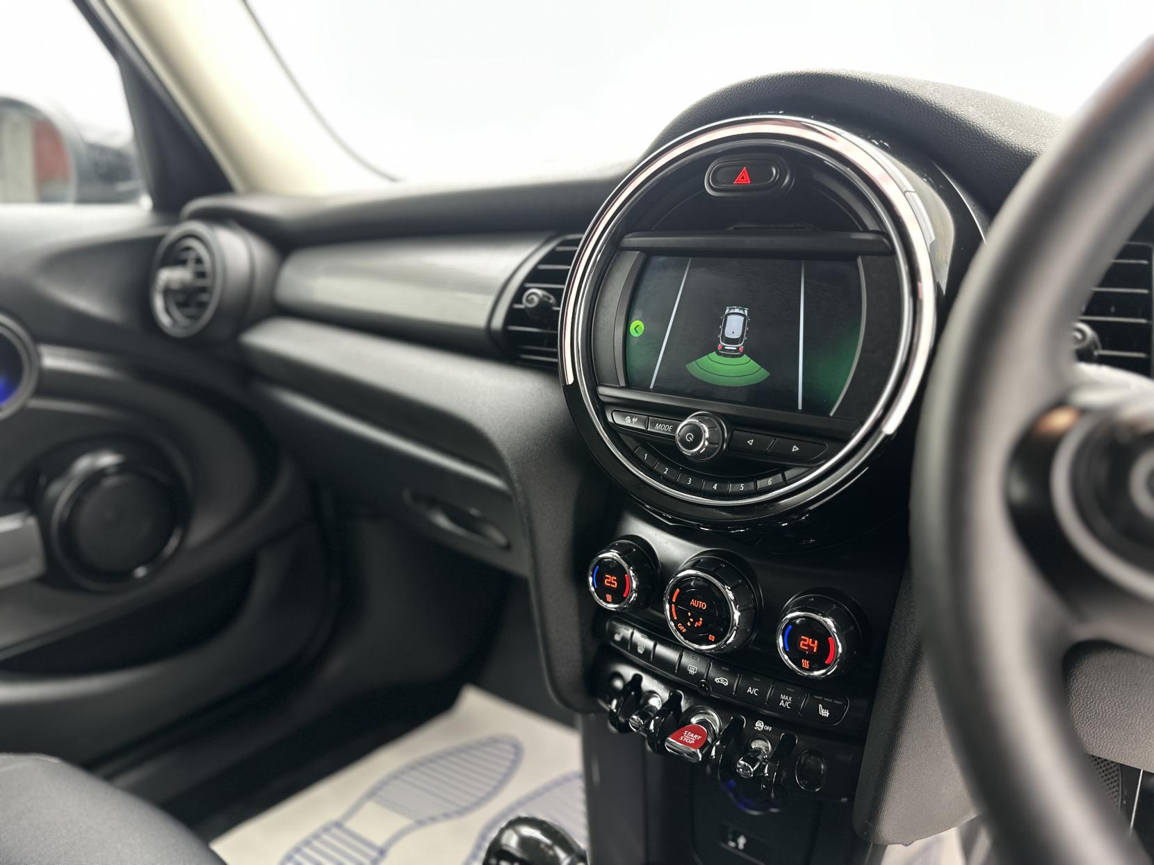 MINI Hatch 1.5 Cooper Classic Hatchback 5dr Petrol Steptronic Euro 6 (s/s) (136 ps)