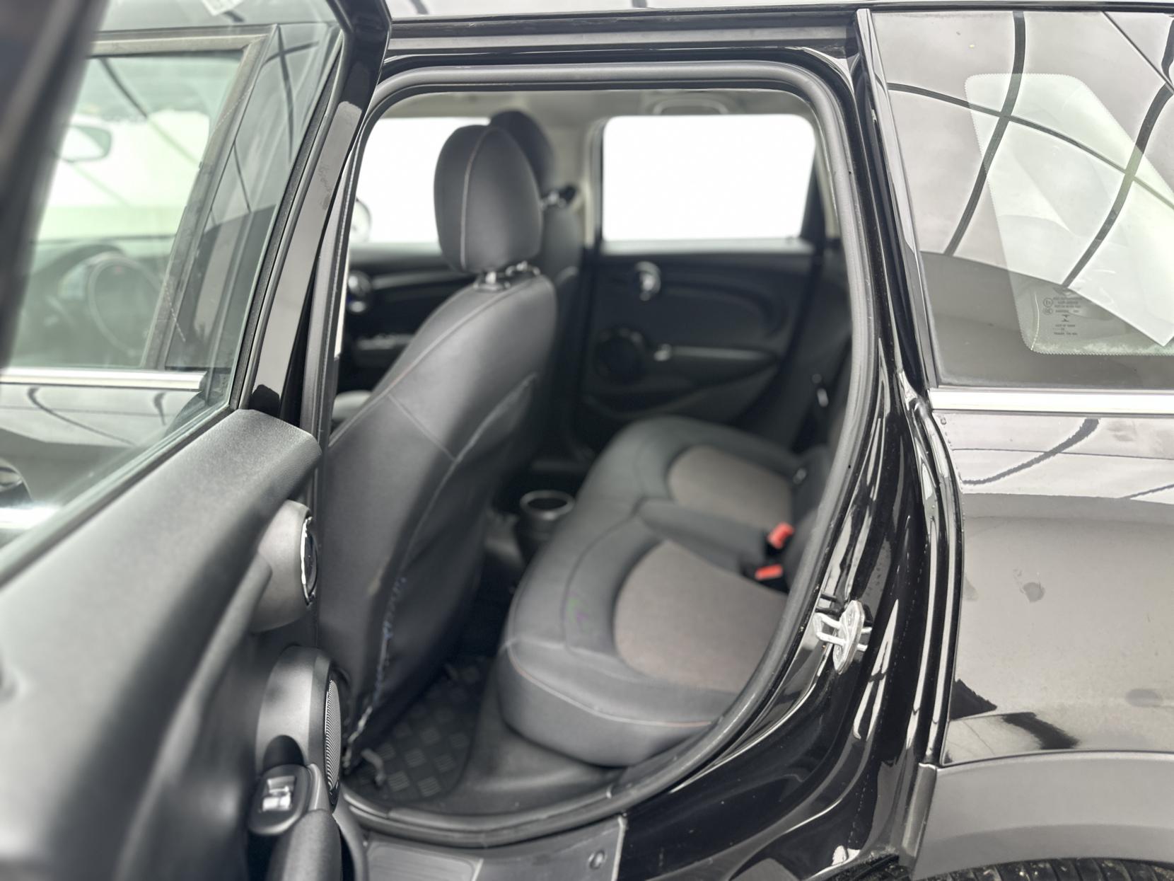 MINI Hatch 1.5 Cooper Classic Hatchback 5dr Petrol Steptronic Euro 6 (s/s) (136 ps)