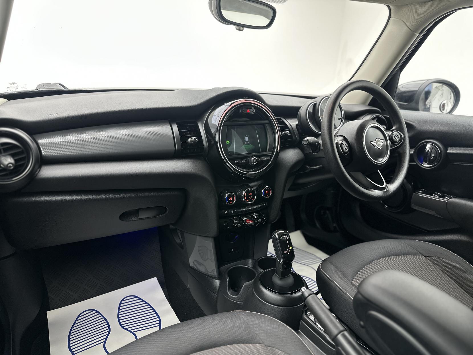 MINI Hatch 1.5 Cooper Classic Hatchback 5dr Petrol Steptronic Euro 6 (s/s) (136 ps)