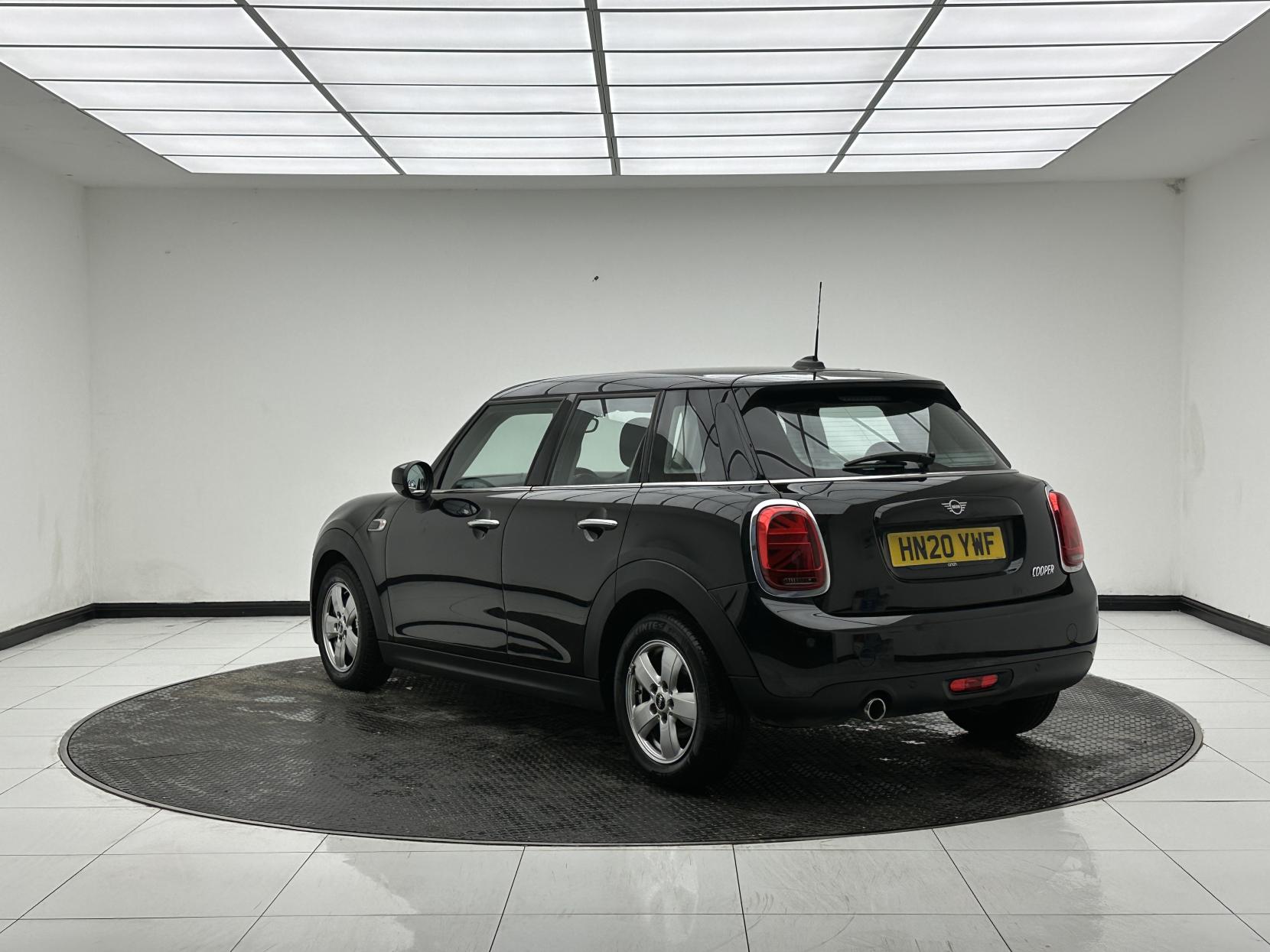 MINI Hatch 1.5 Cooper Classic Hatchback 5dr Petrol Steptronic Euro 6 (s/s) (136 ps)