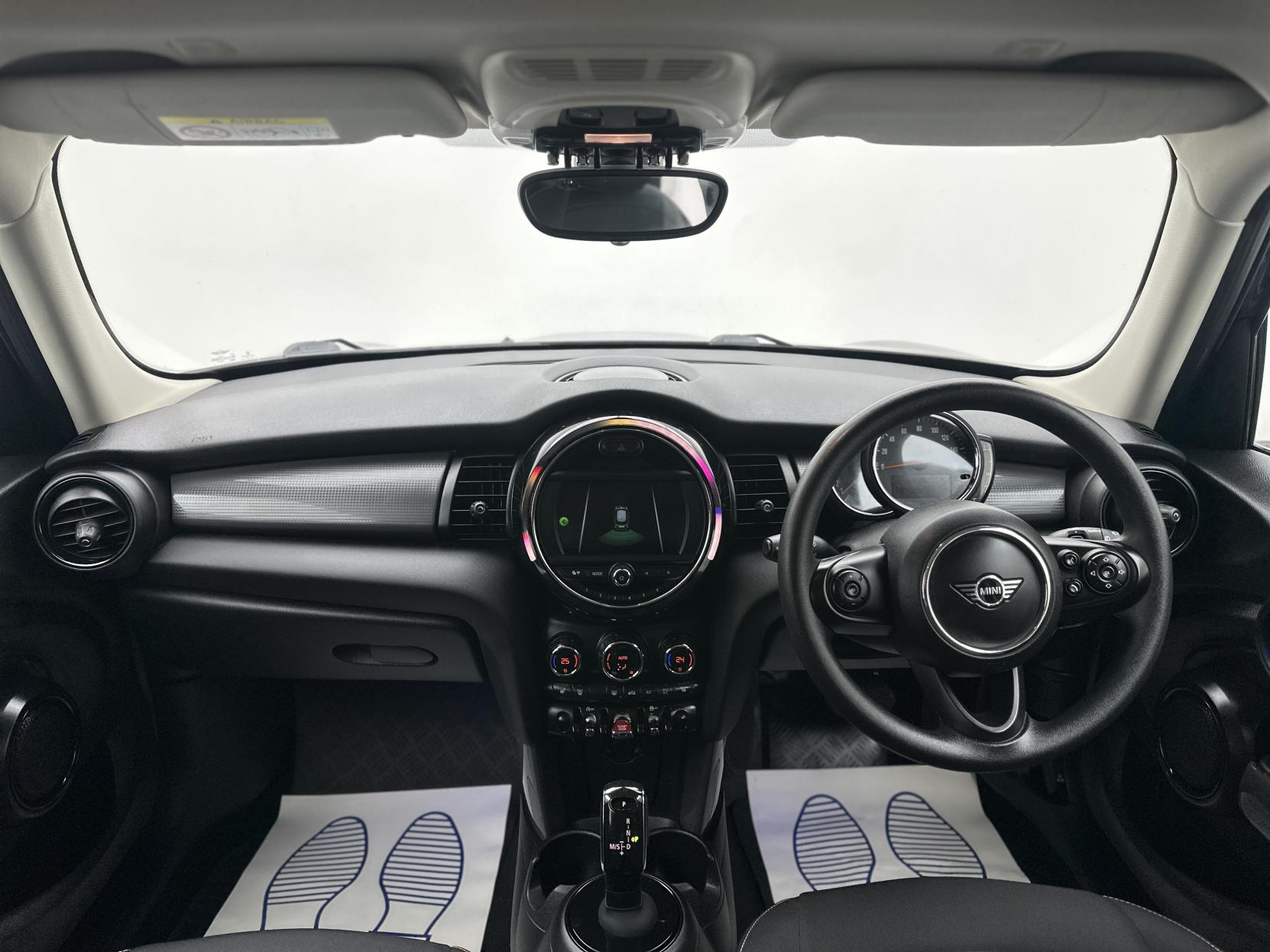 MINI Hatch 1.5 Cooper Classic Hatchback 5dr Petrol Steptronic Euro 6 (s/s) (136 ps)