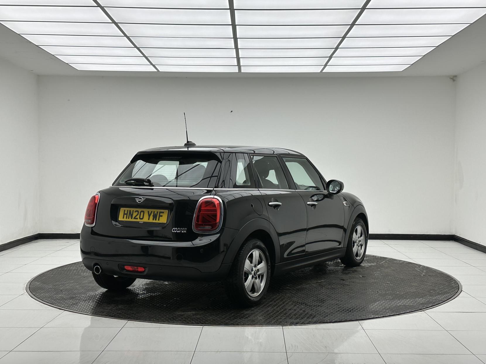 MINI Hatch 1.5 Cooper Classic Hatchback 5dr Petrol Steptronic Euro 6 (s/s) (136 ps)