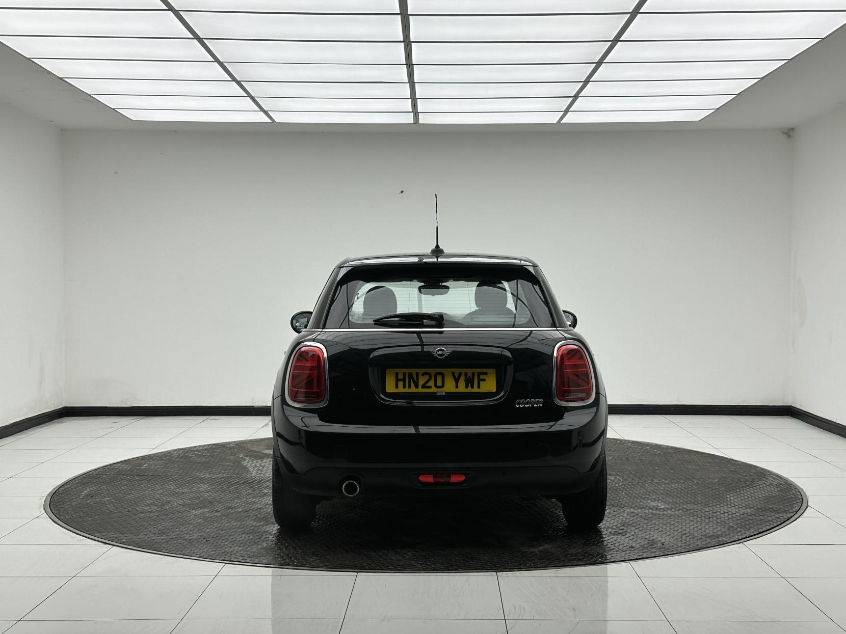MINI Hatch 1.5 Cooper Classic Hatchback 5dr Petrol Steptronic Euro 6 (s/s) (136 ps)