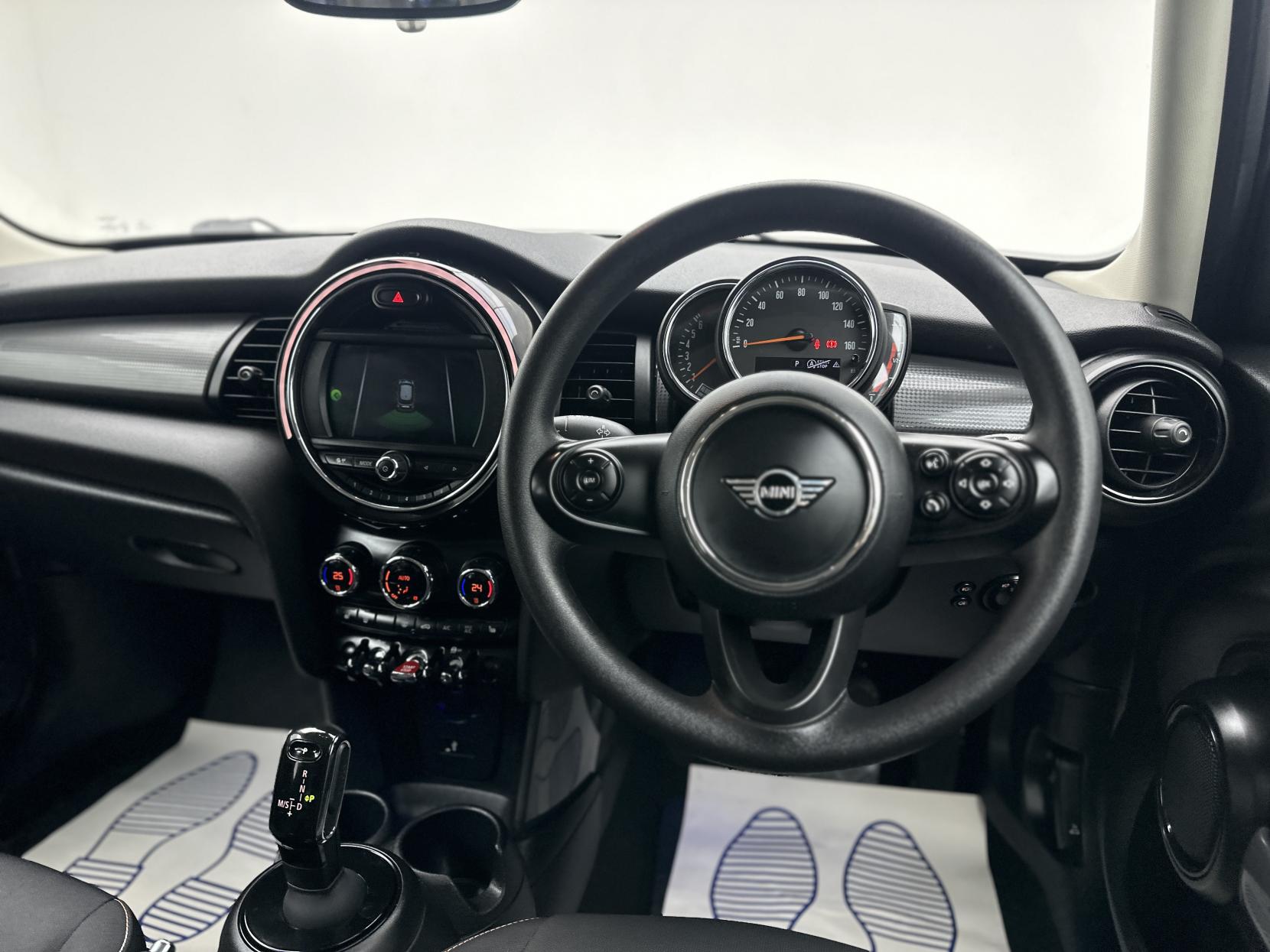 MINI Hatch 1.5 Cooper Classic Hatchback 5dr Petrol Steptronic Euro 6 (s/s) (136 ps)