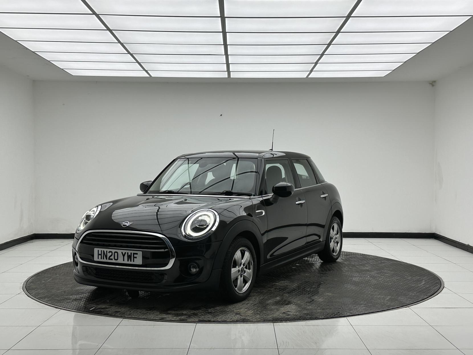 MINI Hatch 1.5 Cooper Classic Hatchback 5dr Petrol Steptronic Euro 6 (s/s) (136 ps)