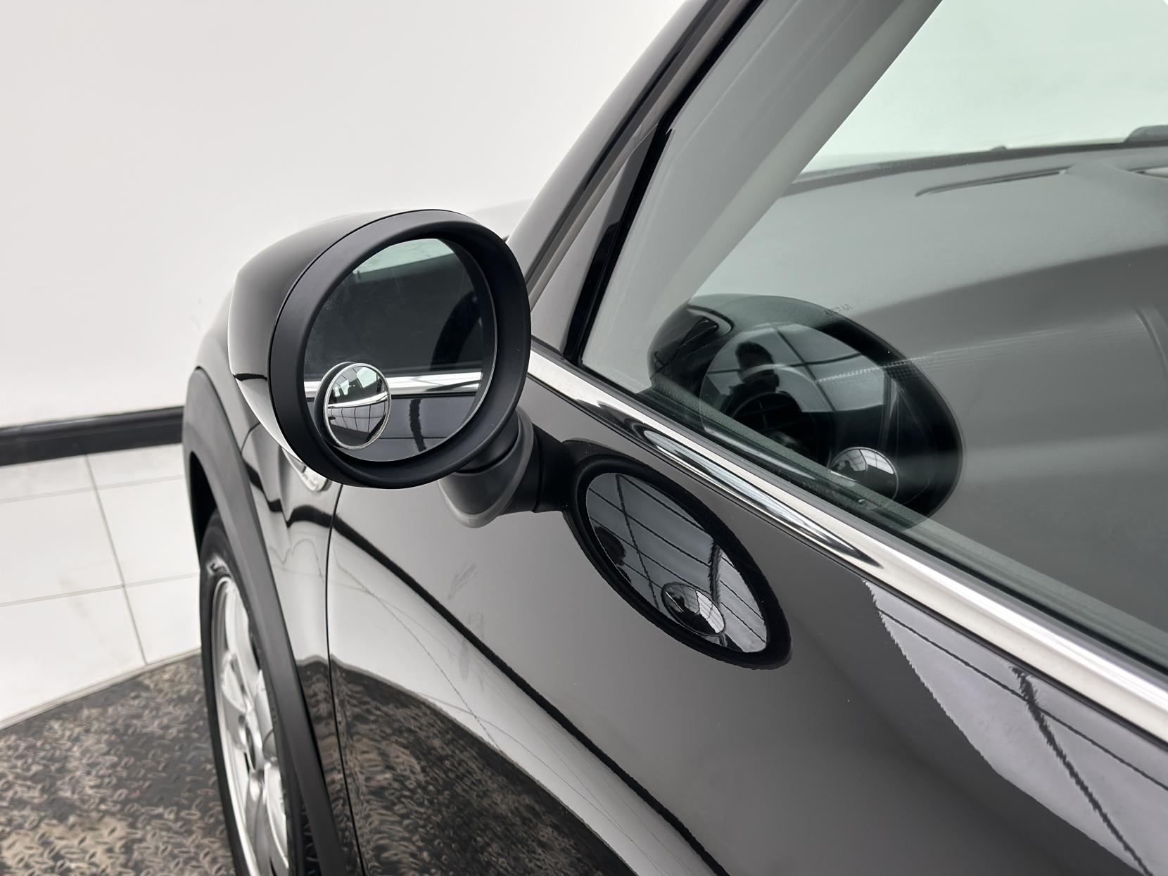 MINI Hatch 1.5 Cooper Classic Hatchback 5dr Petrol Steptronic Euro 6 (s/s) (136 ps)