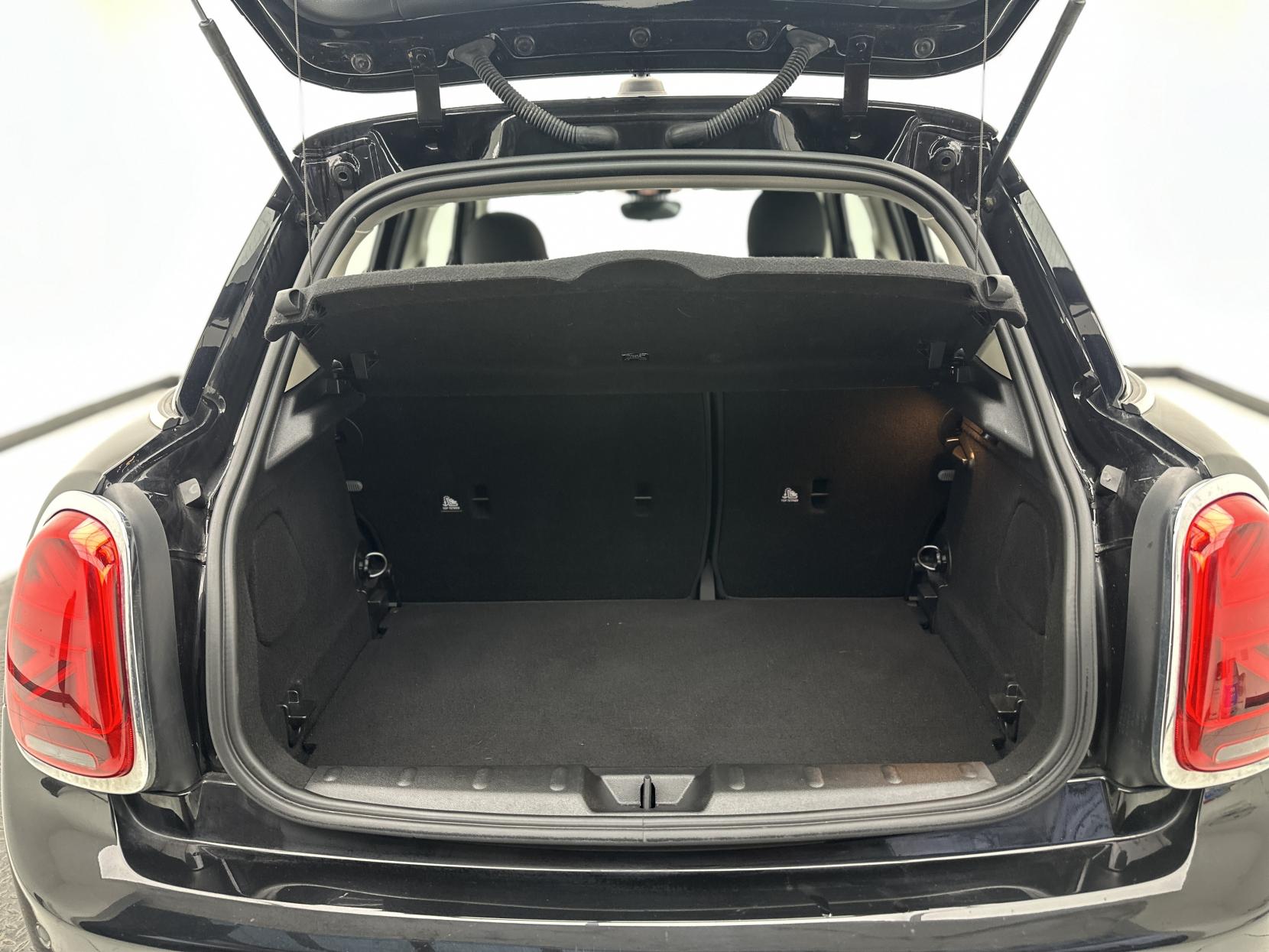 MINI Hatch 1.5 Cooper Classic Hatchback 5dr Petrol Steptronic Euro 6 (s/s) (136 ps)