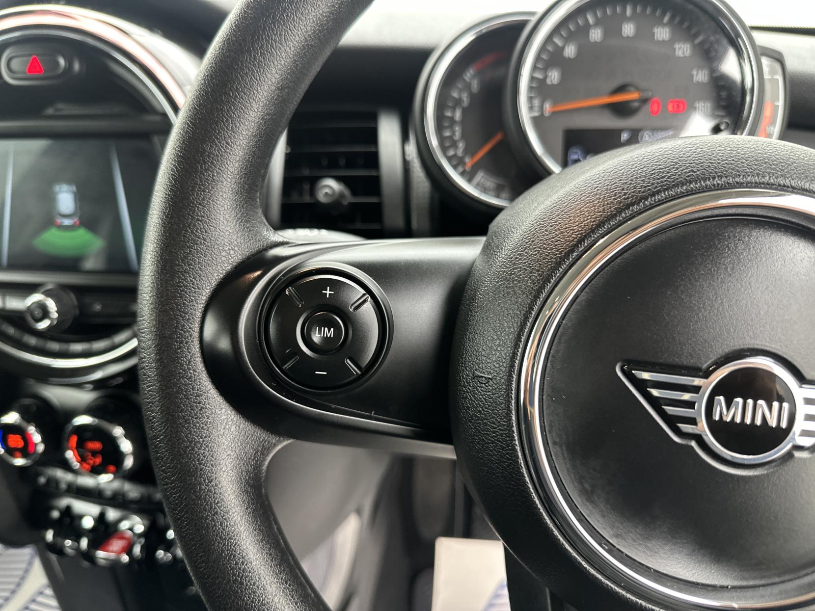 MINI Hatch 1.5 Cooper Classic Hatchback 5dr Petrol Steptronic Euro 6 (s/s) (136 ps)