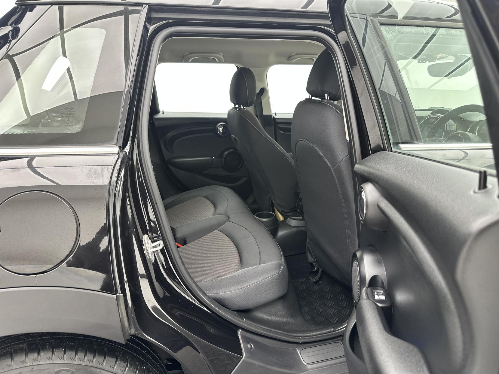 MINI Hatch 1.5 Cooper Classic Hatchback 5dr Petrol Steptronic Euro 6 (s/s) (136 ps)