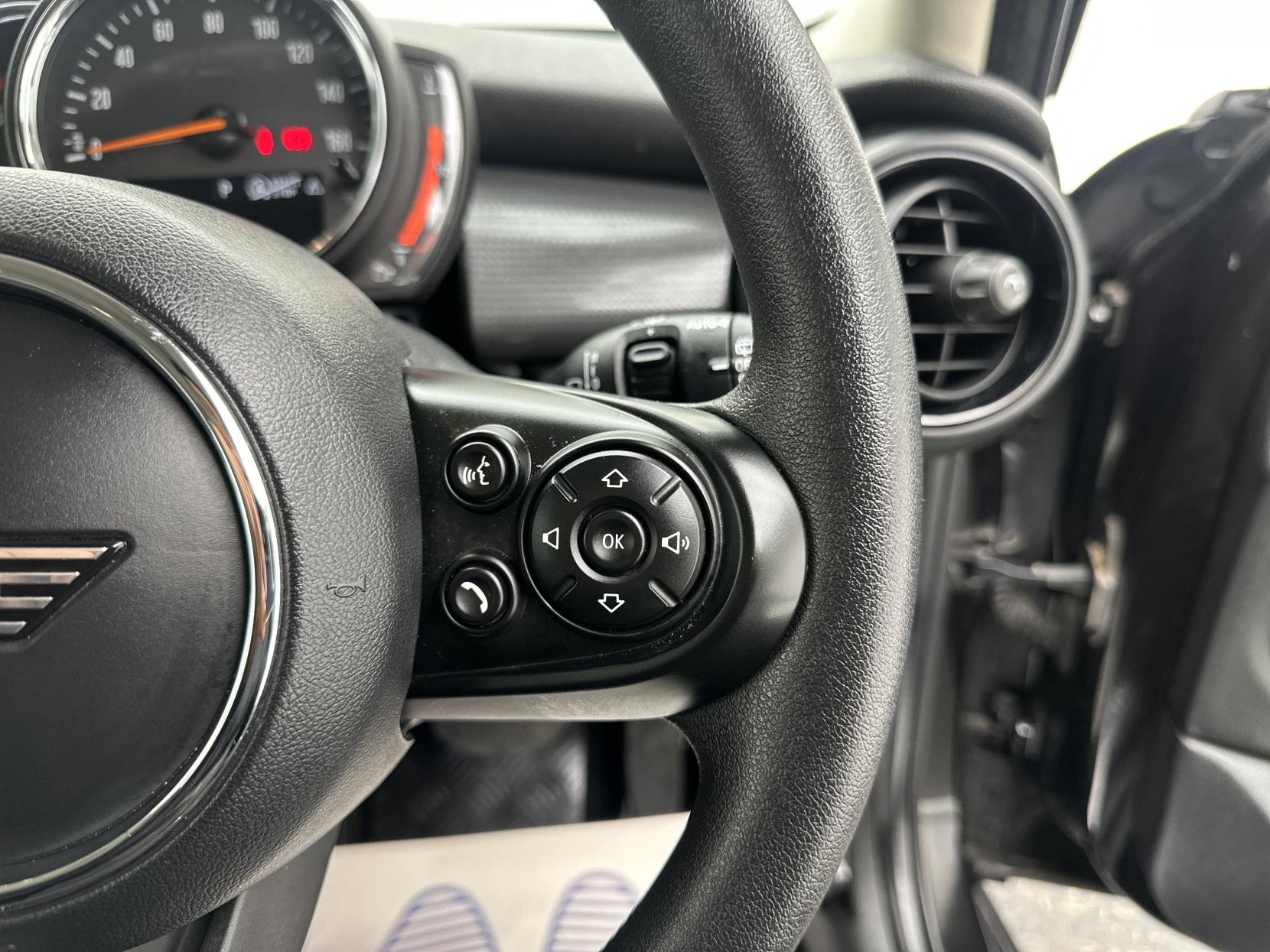 MINI Hatch 1.5 Cooper Classic Hatchback 5dr Petrol Steptronic Euro 6 (s/s) (136 ps)