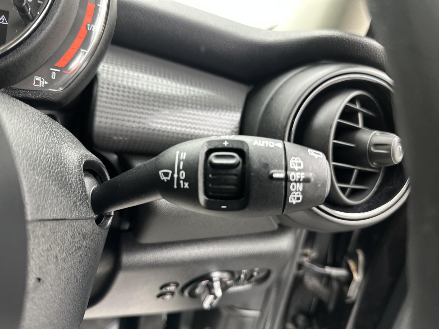 MINI Hatch 1.5 Cooper Classic Hatchback 5dr Petrol Steptronic Euro 6 (s/s) (136 ps)