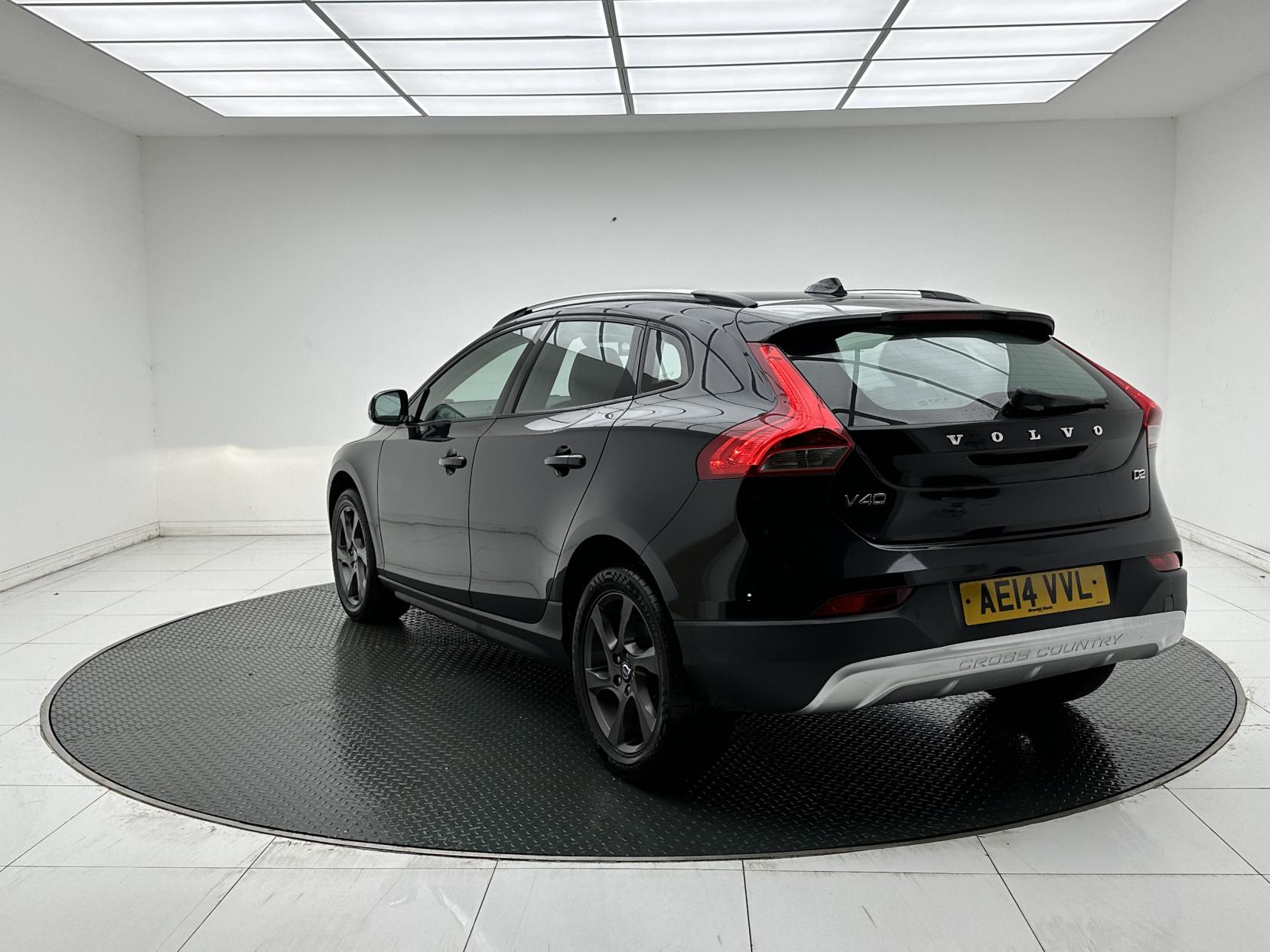 Volvo V40 Cross Country 1.6 D2 Lux Hatchback 5dr Diesel Powershift Euro 5 (s/s) (115 ps)