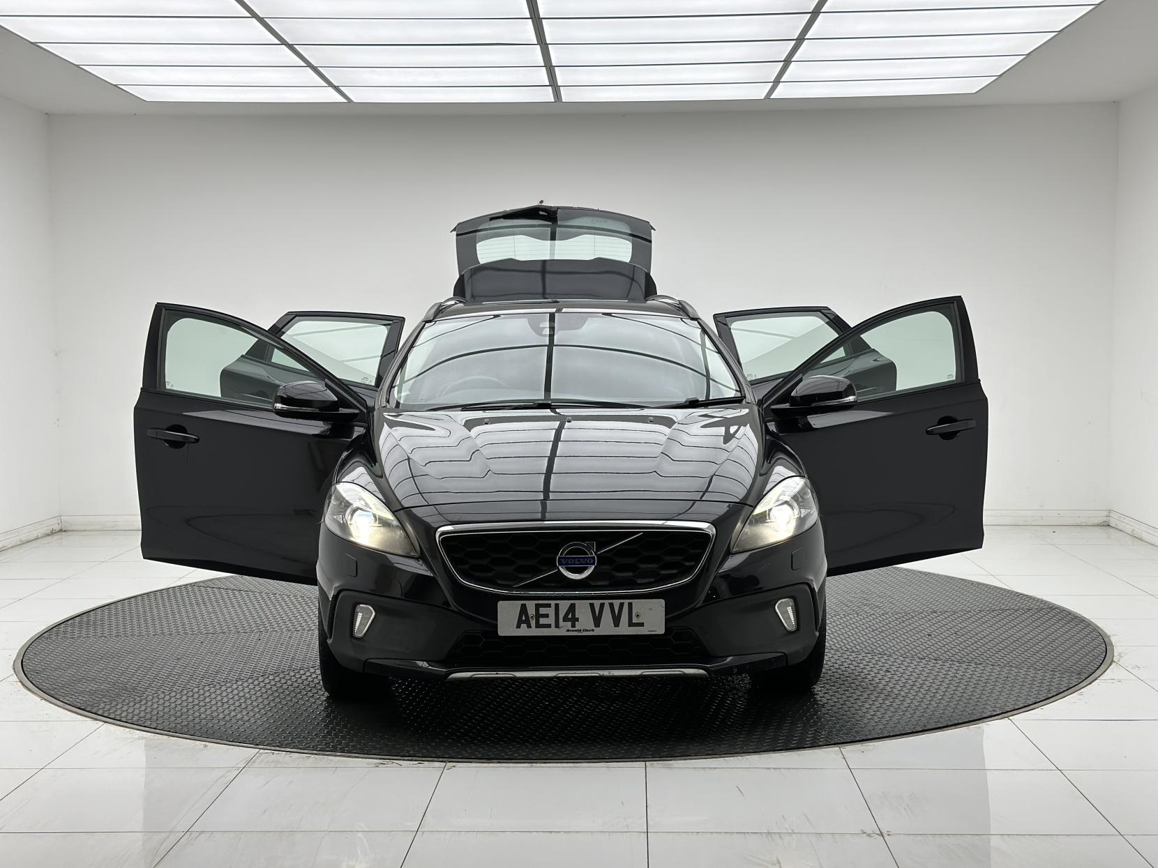 Volvo V40 Cross Country 1.6 D2 Lux Hatchback 5dr Diesel Powershift Euro 5 (s/s) (115 ps)