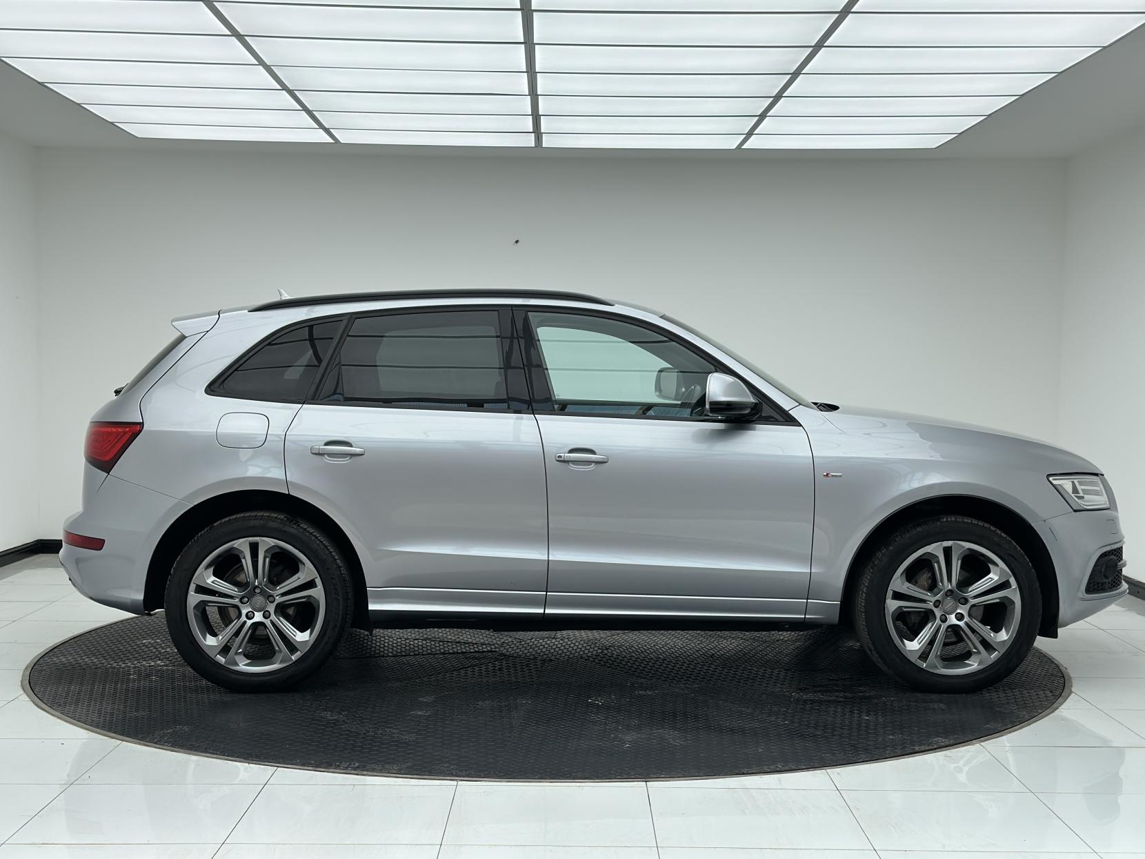 Audi Q5 2.0 TDI S line Plus SUV 5dr Diesel S Tronic quattro Euro 5 (s/s) (177 ps)