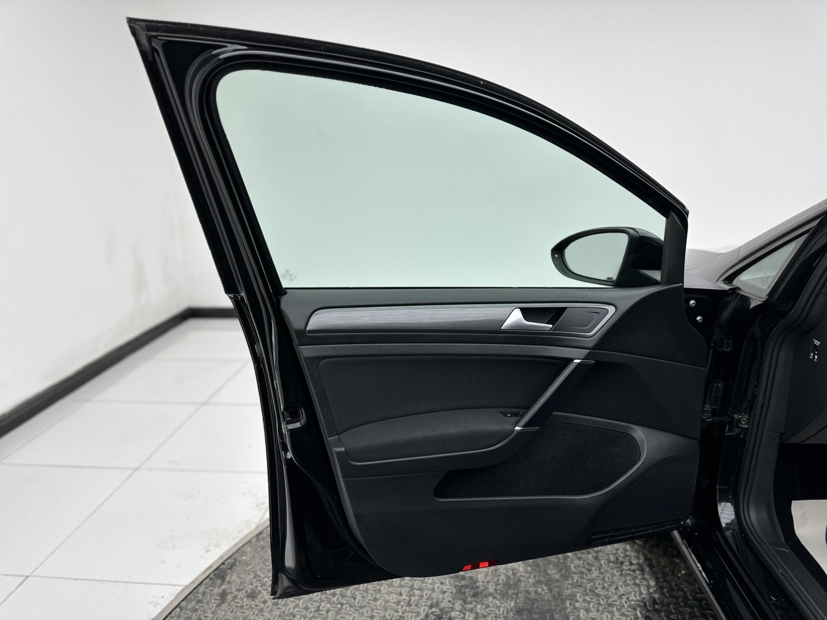 Volkswagen Golf 1.5 TSI EVO SE Nav Hatchback 5dr Petrol DSG Euro 6 (s/s) (130 ps)