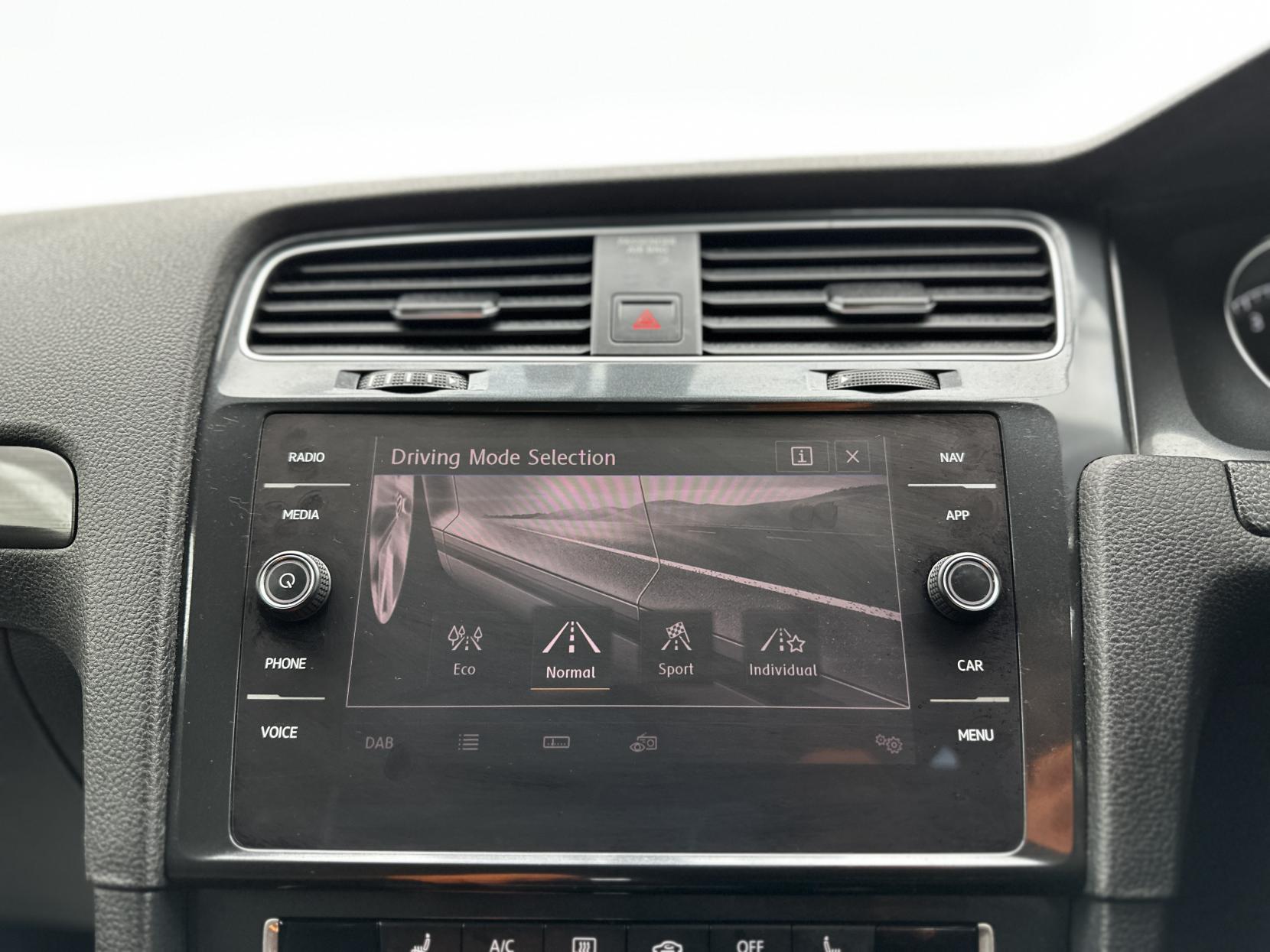 Volkswagen Golf 1.5 TSI EVO SE Nav Hatchback 5dr Petrol DSG Euro 6 (s/s) (130 ps)