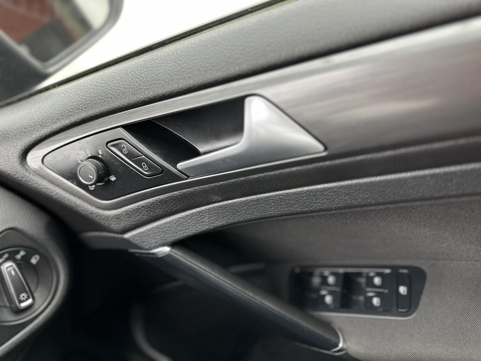 Volkswagen Golf 1.5 TSI EVO SE Nav Hatchback 5dr Petrol DSG Euro 6 (s/s) (130 ps)