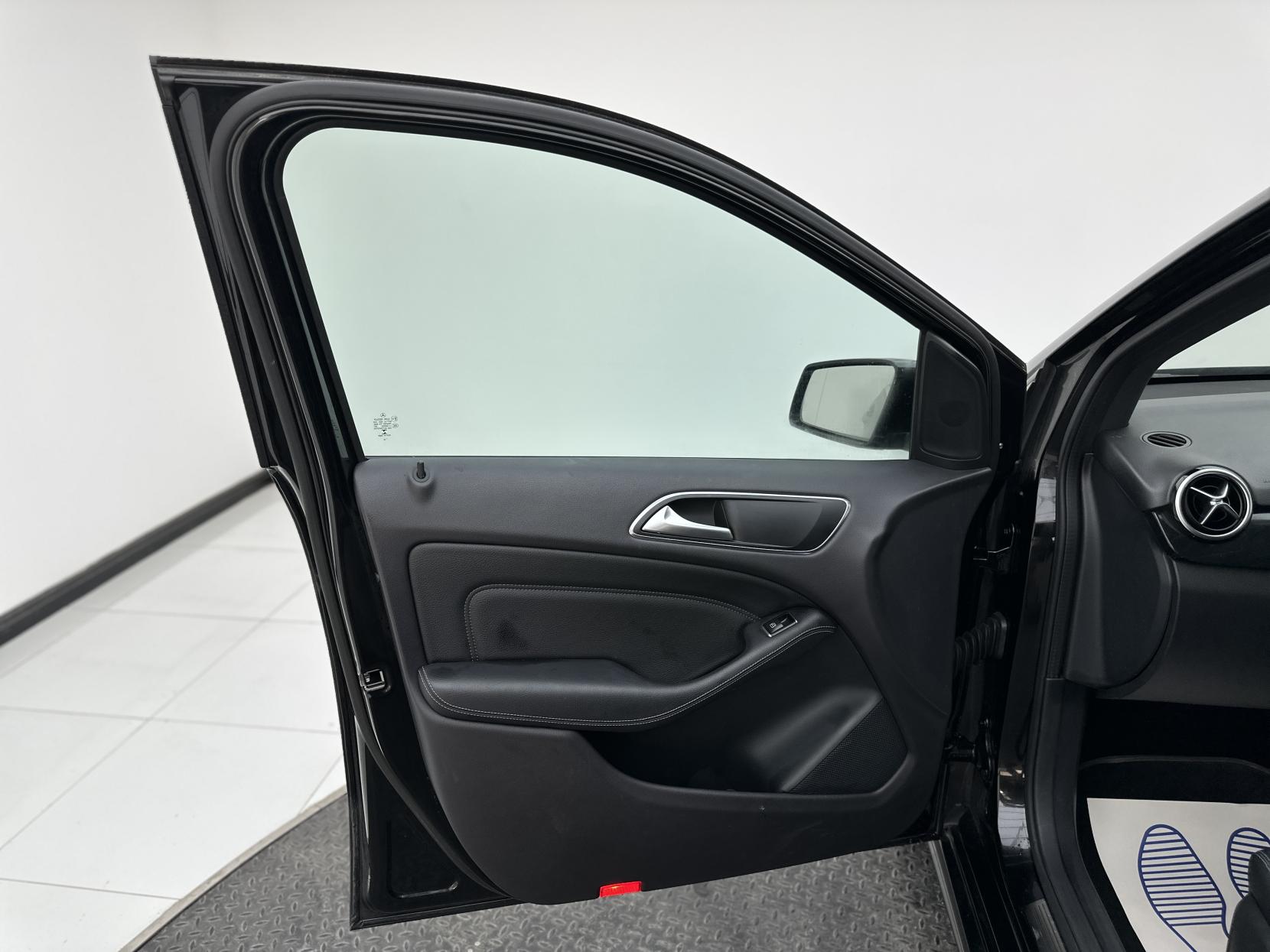 Mercedes-Benz B Class 1.6 B180 Exclusive Edition MPV 5dr Petrol 7G-DCT Euro 6 (s/s) (122 ps)