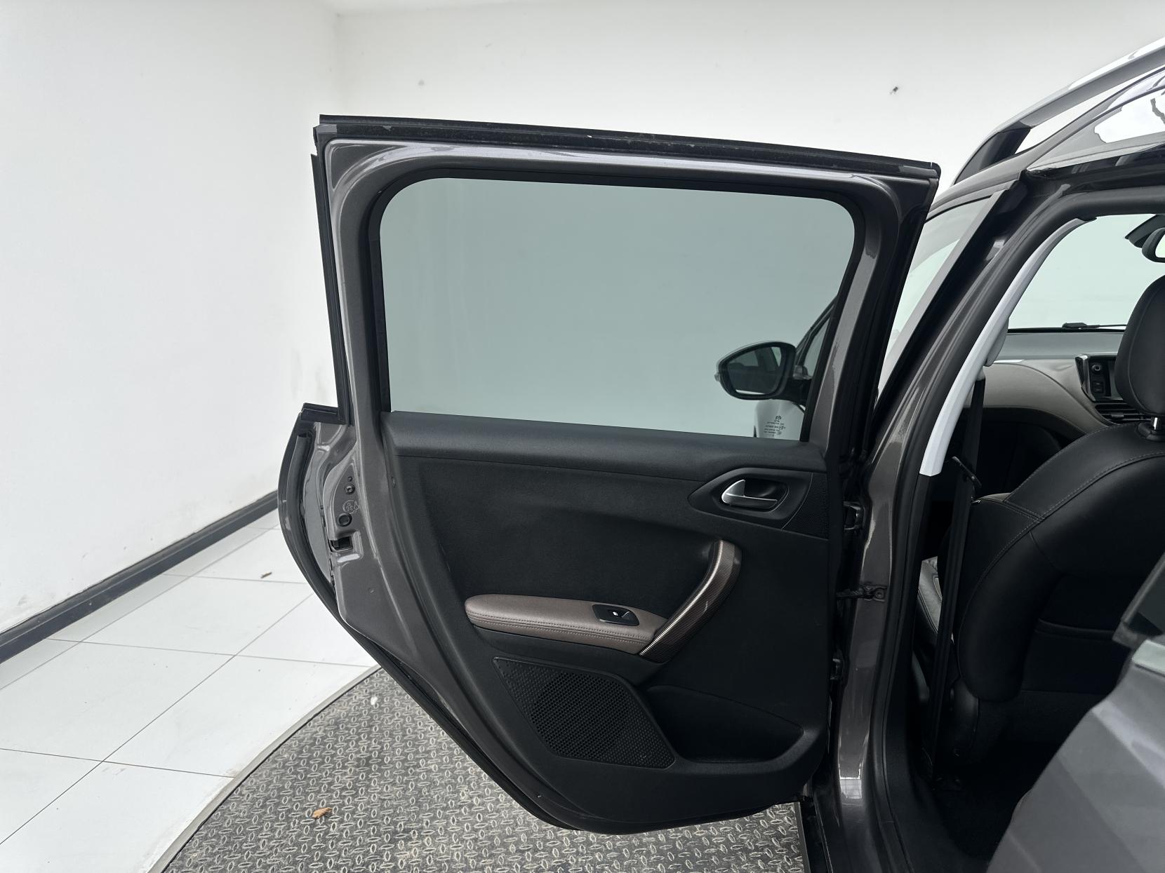 Peugeot 2008 1.6 e-HDi Feline SUV 5dr Diesel Manual Euro 5 (s/s) (Calima) (115 ps)