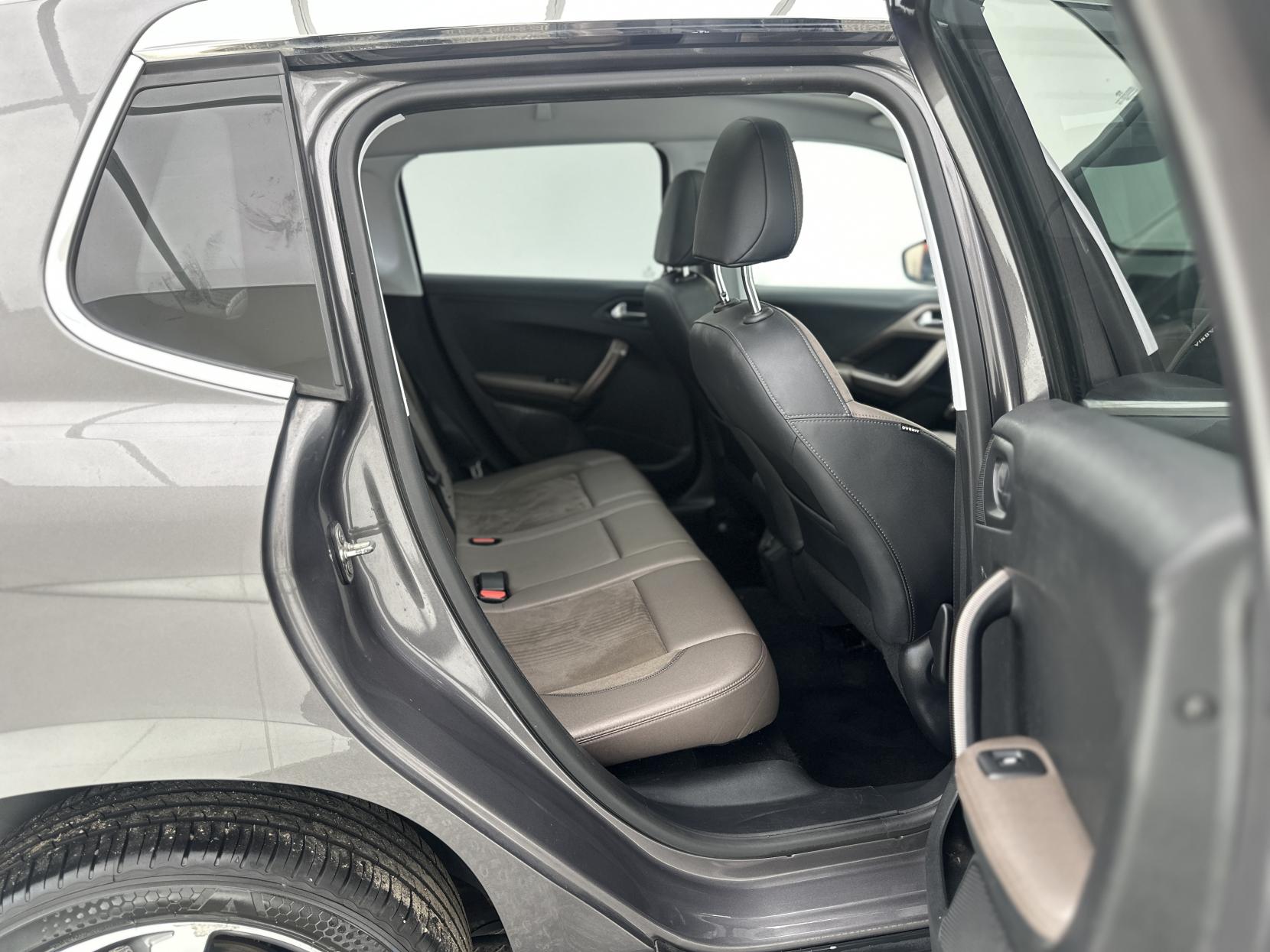 Peugeot 2008 1.6 e-HDi Feline SUV 5dr Diesel Manual Euro 5 (s/s) (Calima) (115 ps)