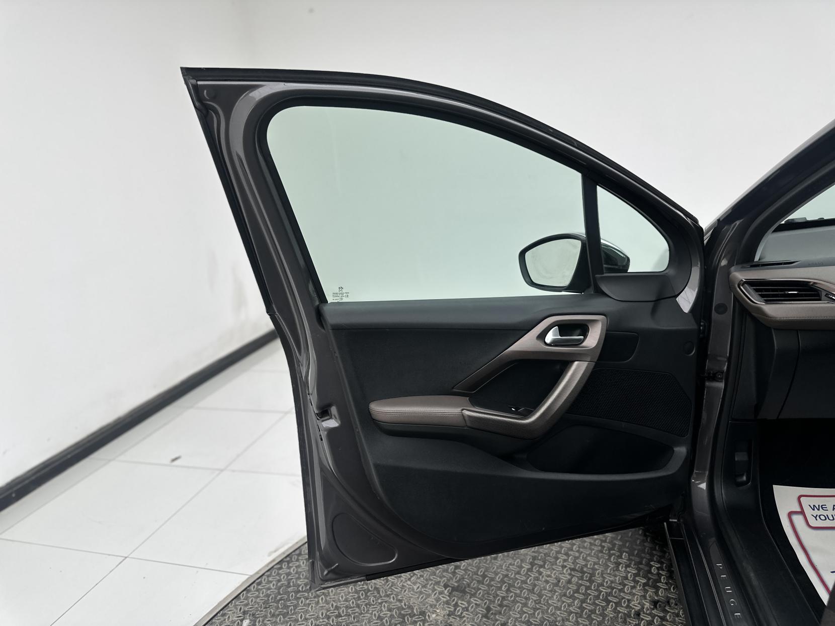 Peugeot 2008 1.6 e-HDi Feline SUV 5dr Diesel Manual Euro 5 (s/s) (Calima) (115 ps)