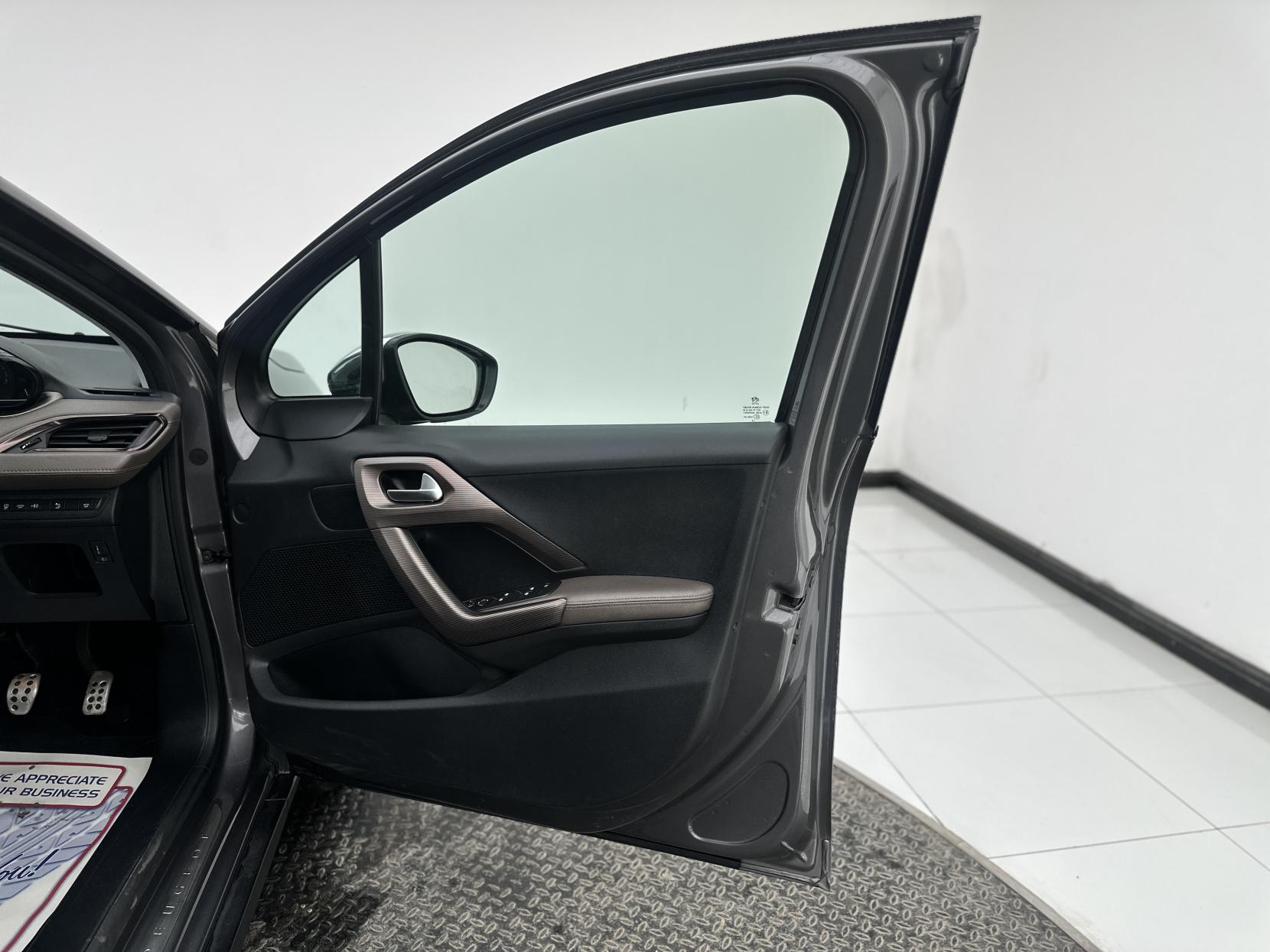 Peugeot 2008 1.6 e-HDi Feline SUV 5dr Diesel Manual Euro 5 (s/s) (Calima) (115 ps)