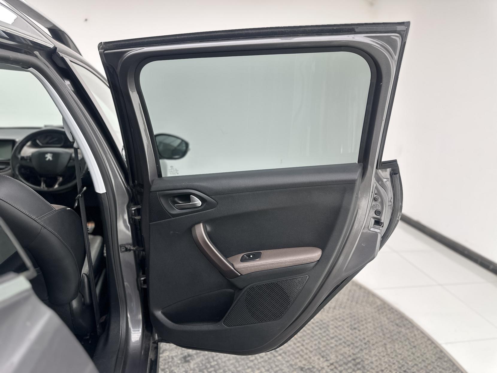 Peugeot 2008 1.6 e-HDi Feline SUV 5dr Diesel Manual Euro 5 (s/s) (Calima) (115 ps)