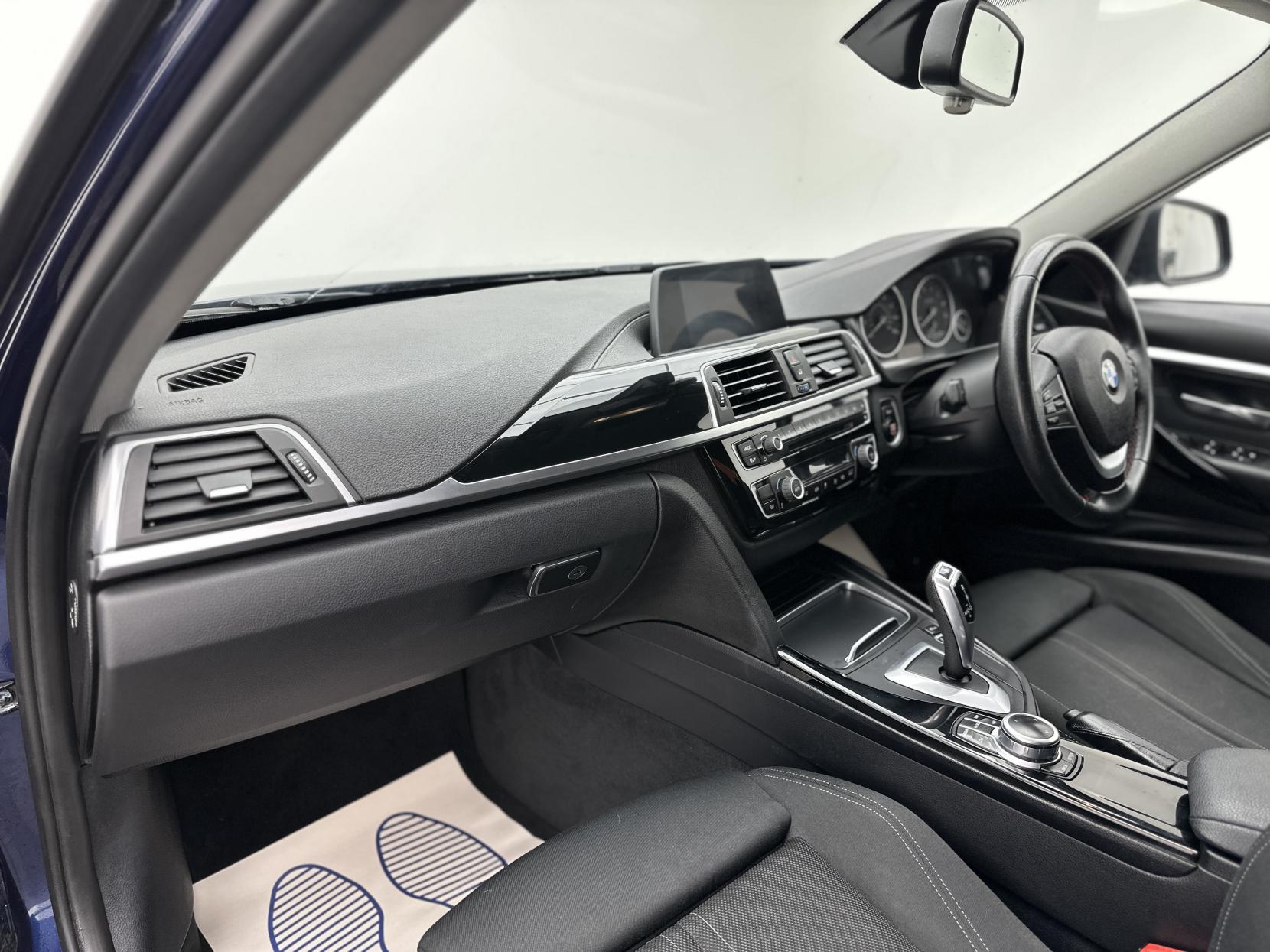 BMW 3 Series 1.5 318i Sport Saloon 4dr Petrol Auto Euro 6 (s/s) (136 ps)