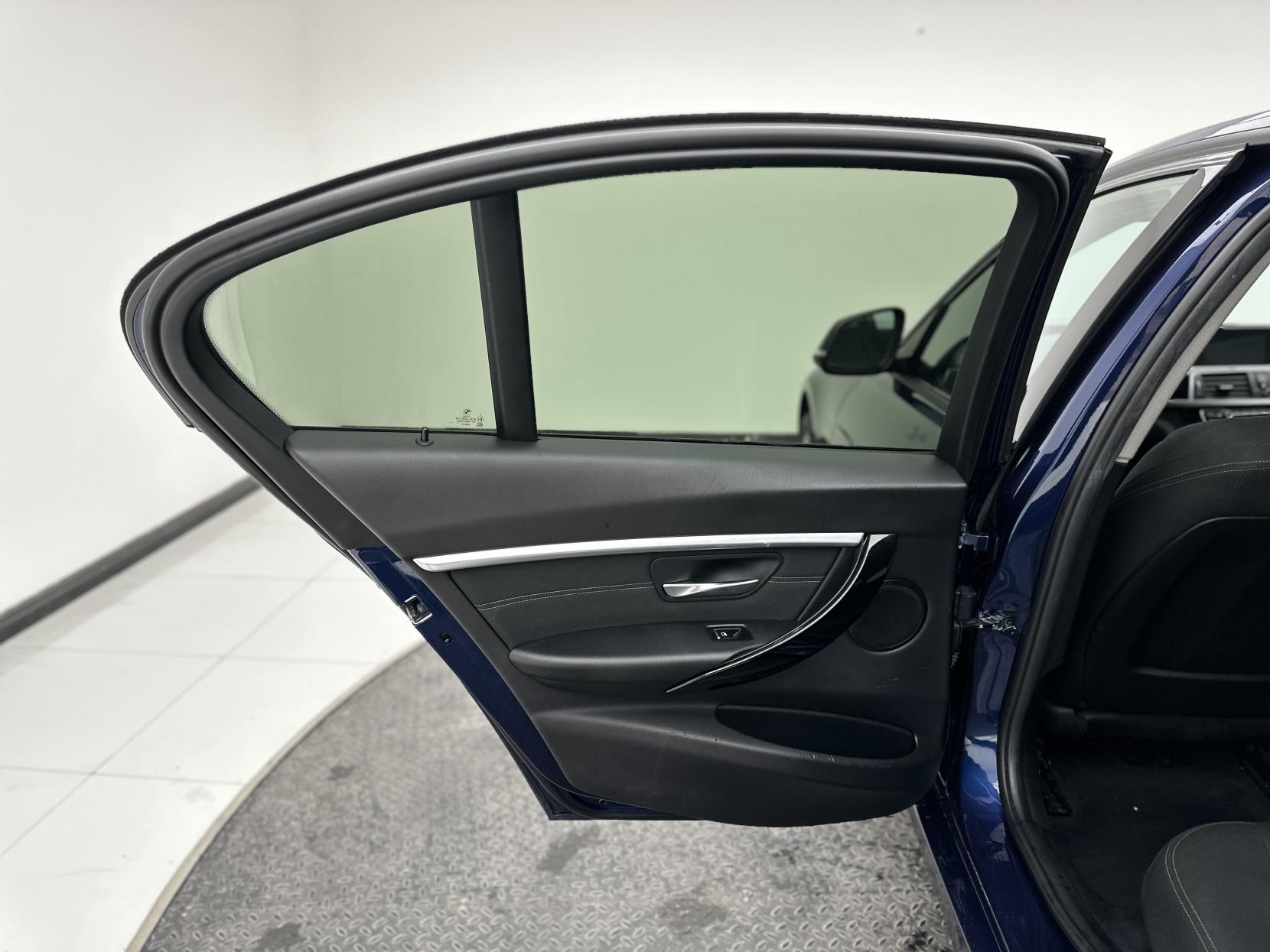 BMW 3 Series 1.5 318i Sport Saloon 4dr Petrol Auto Euro 6 (s/s) (136 ps)