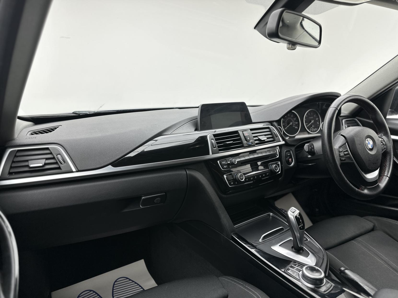 BMW 3 Series 1.5 318i Sport Saloon 4dr Petrol Auto Euro 6 (s/s) (136 ps)