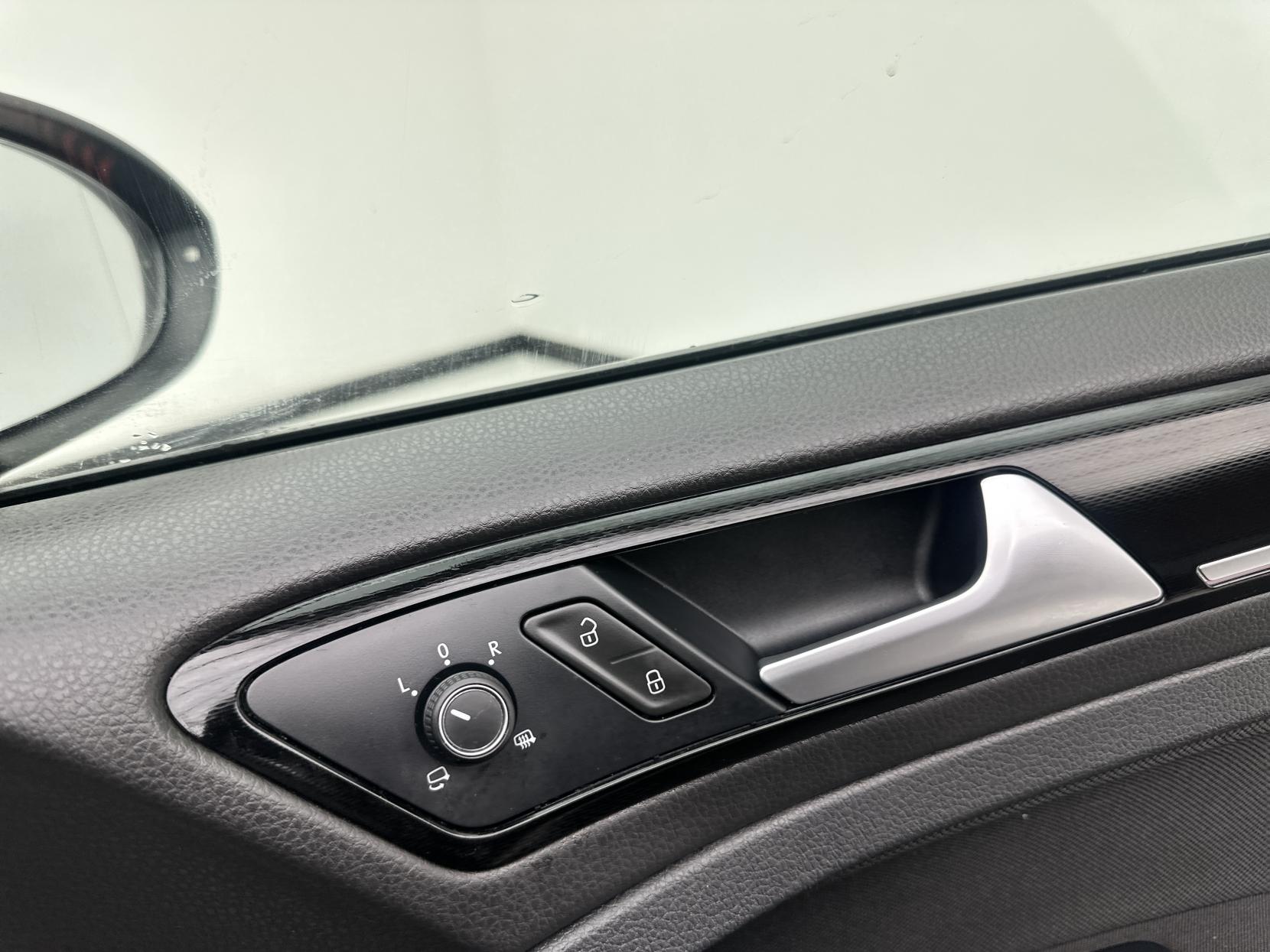 Volkswagen Golf 2.0 TSI BlueMotion Tech GTI Hatchback 5dr Petrol DSG Euro 6 (s/s) (220 ps)