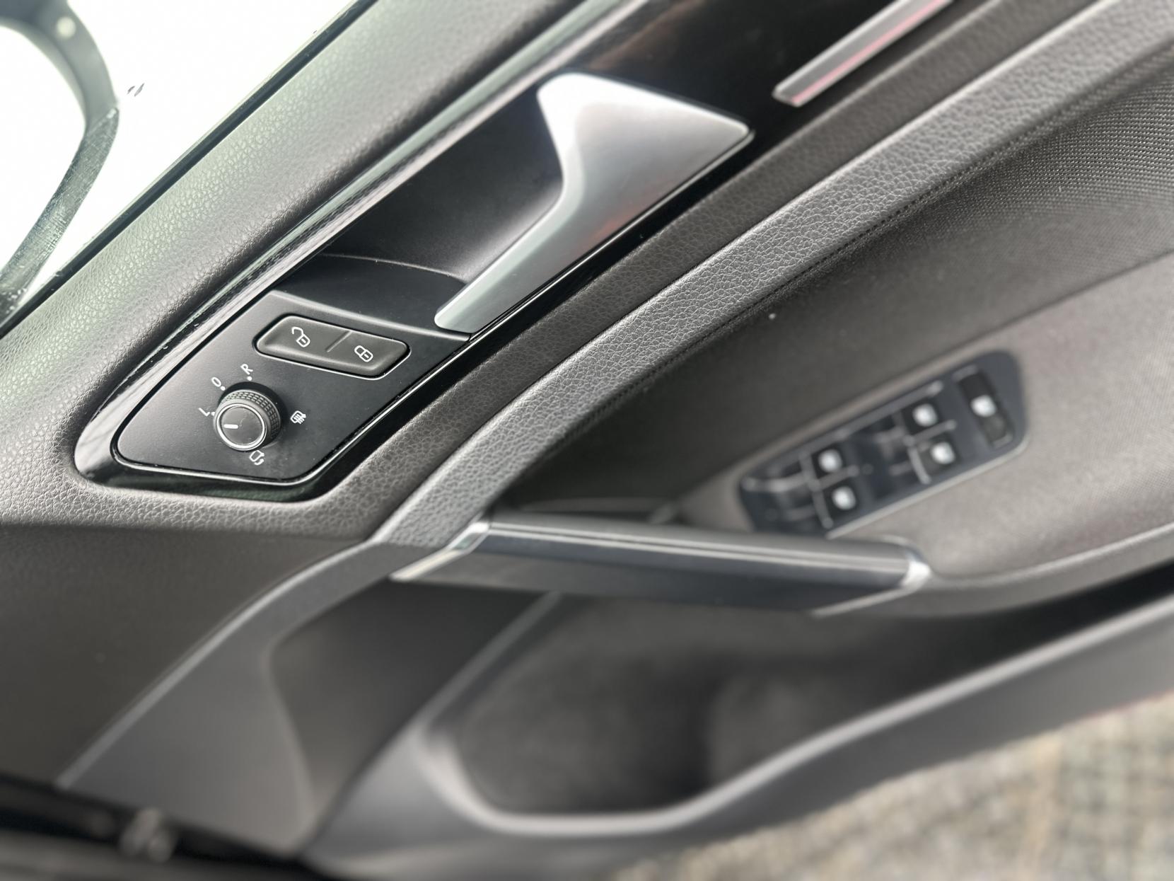 Volkswagen Golf 2.0 TSI BlueMotion Tech GTI Hatchback 5dr Petrol DSG Euro 6 (s/s) (220 ps)