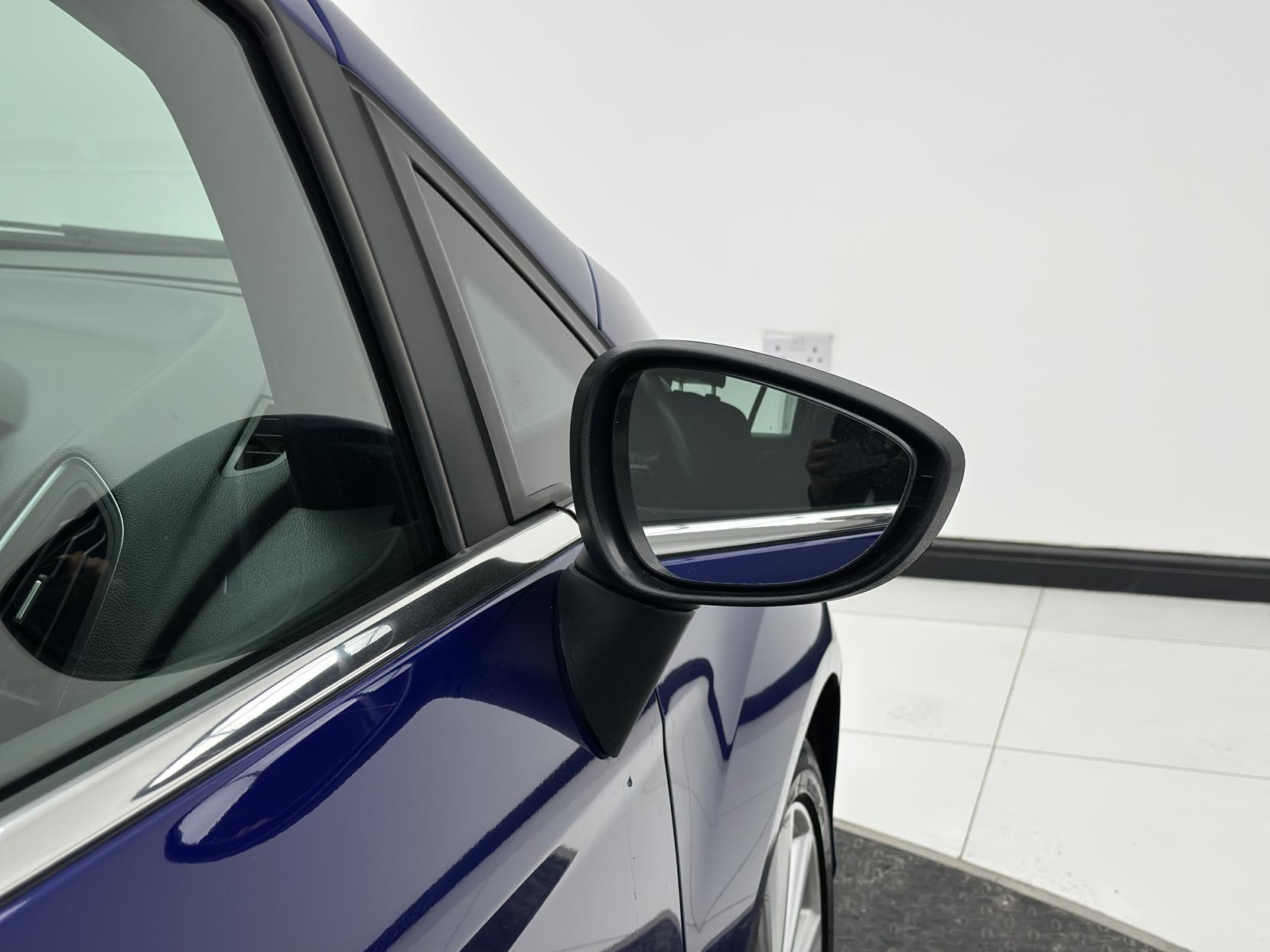 Ford B-Max 1.6 Titanium Navigator MPV 5dr Petrol Powershift Euro 6 (105 ps)