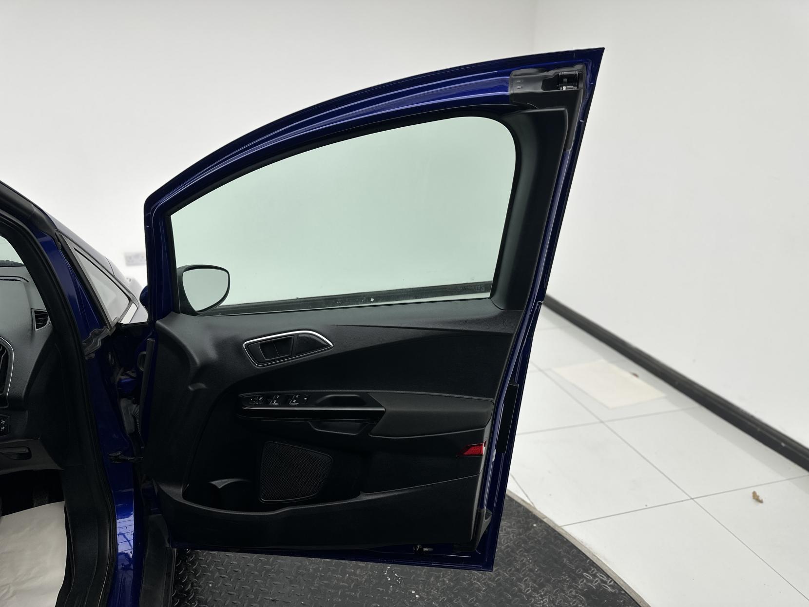 Ford B-Max 1.6 Titanium Navigator MPV 5dr Petrol Powershift Euro 6 (105 ps)