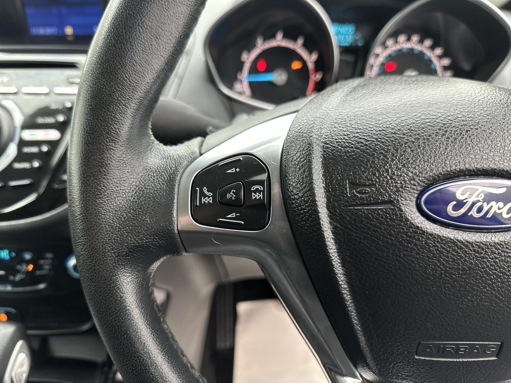 Ford B-Max 1.6 Titanium Navigator MPV 5dr Petrol Powershift Euro 6 (105 ps)