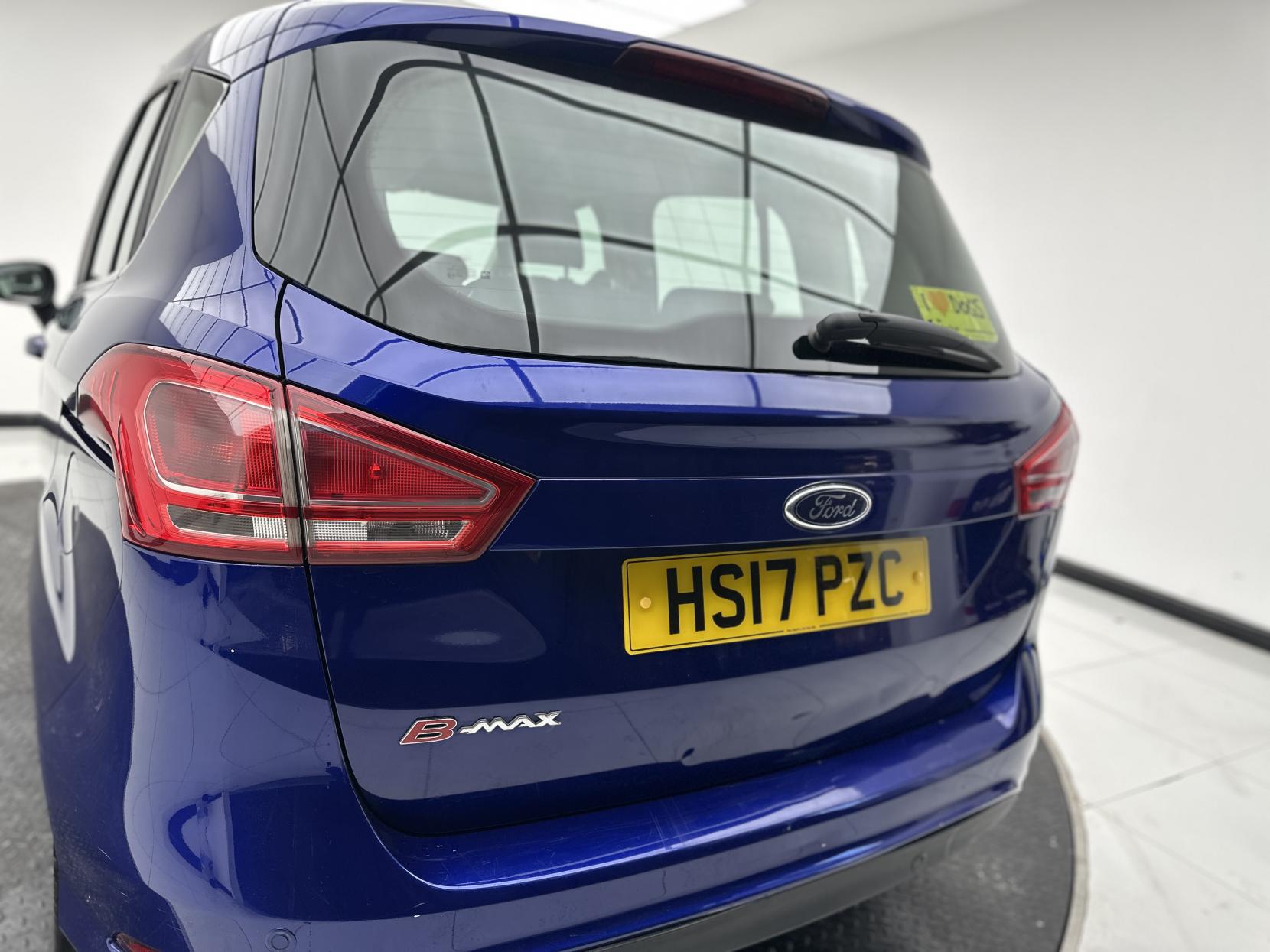 Ford B-Max 1.6 Titanium Navigator MPV 5dr Petrol Powershift Euro 6 (105 ps)