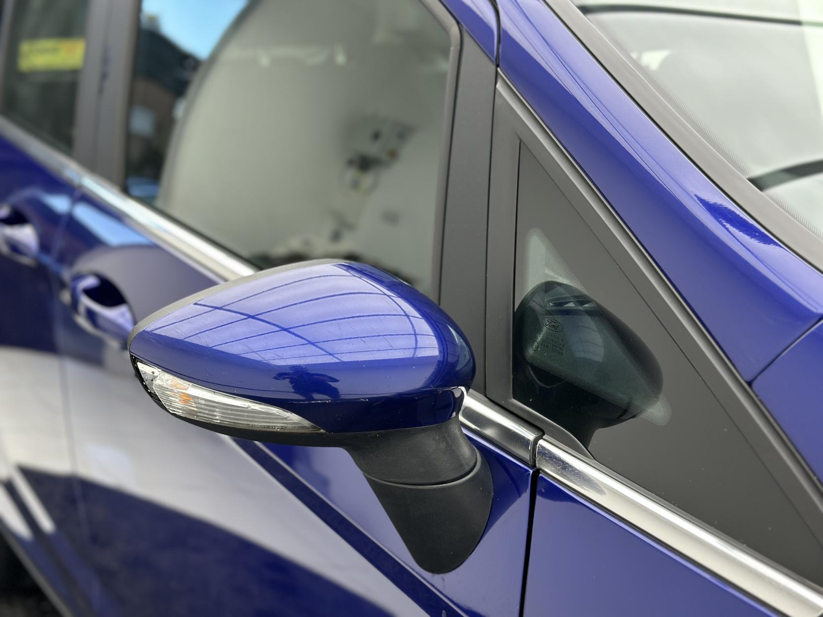 Ford B-Max 1.6 Titanium Navigator MPV 5dr Petrol Powershift Euro 6 (105 ps)