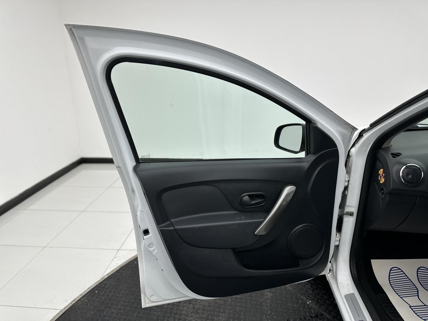 Dacia Sandero 0.9 TCe Laureate Hatchback 5dr Petrol Manual Euro 5 (90 ps)