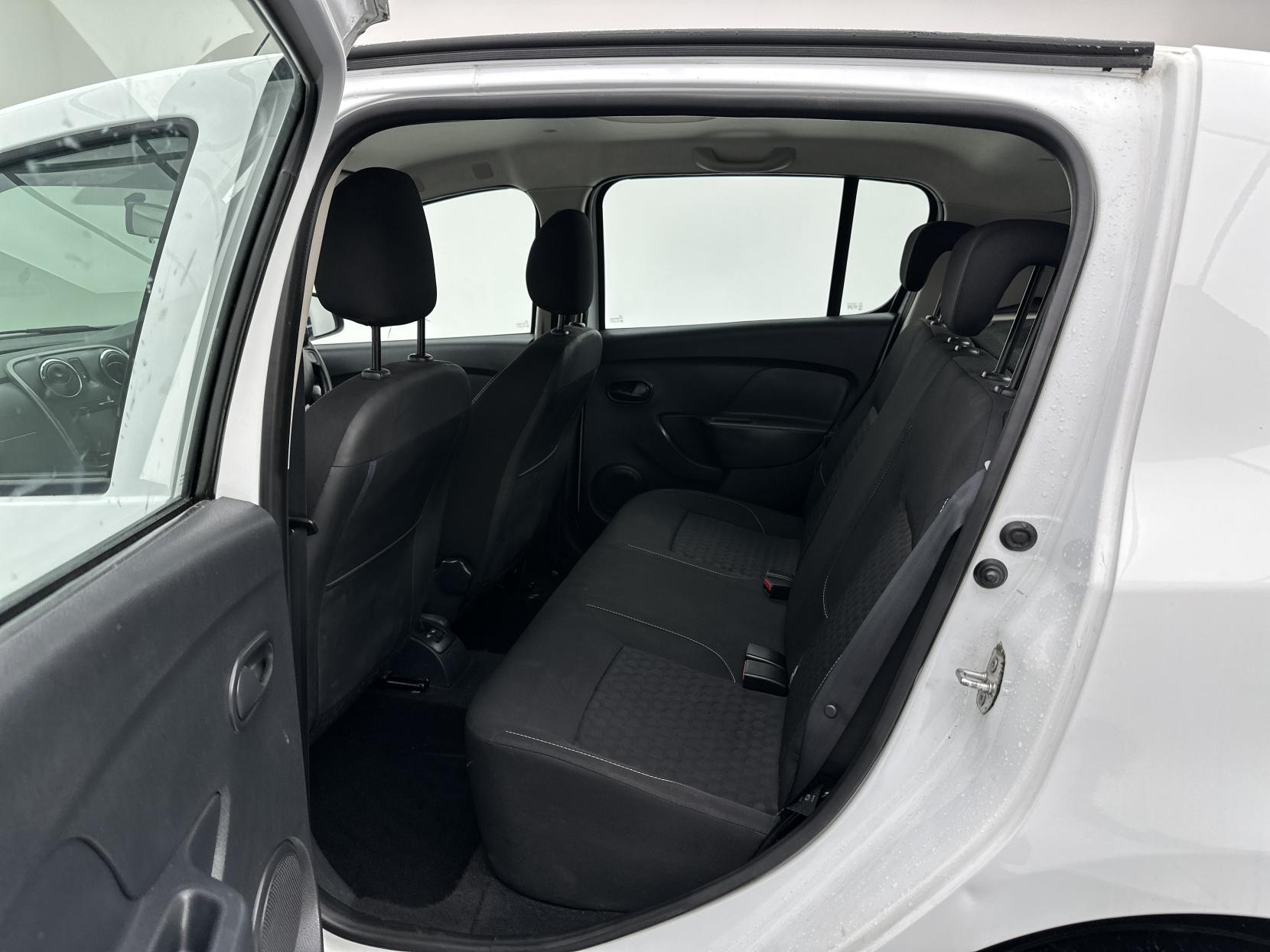 Dacia Sandero 0.9 TCe Laureate Hatchback 5dr Petrol Manual Euro 5 (90 ps)