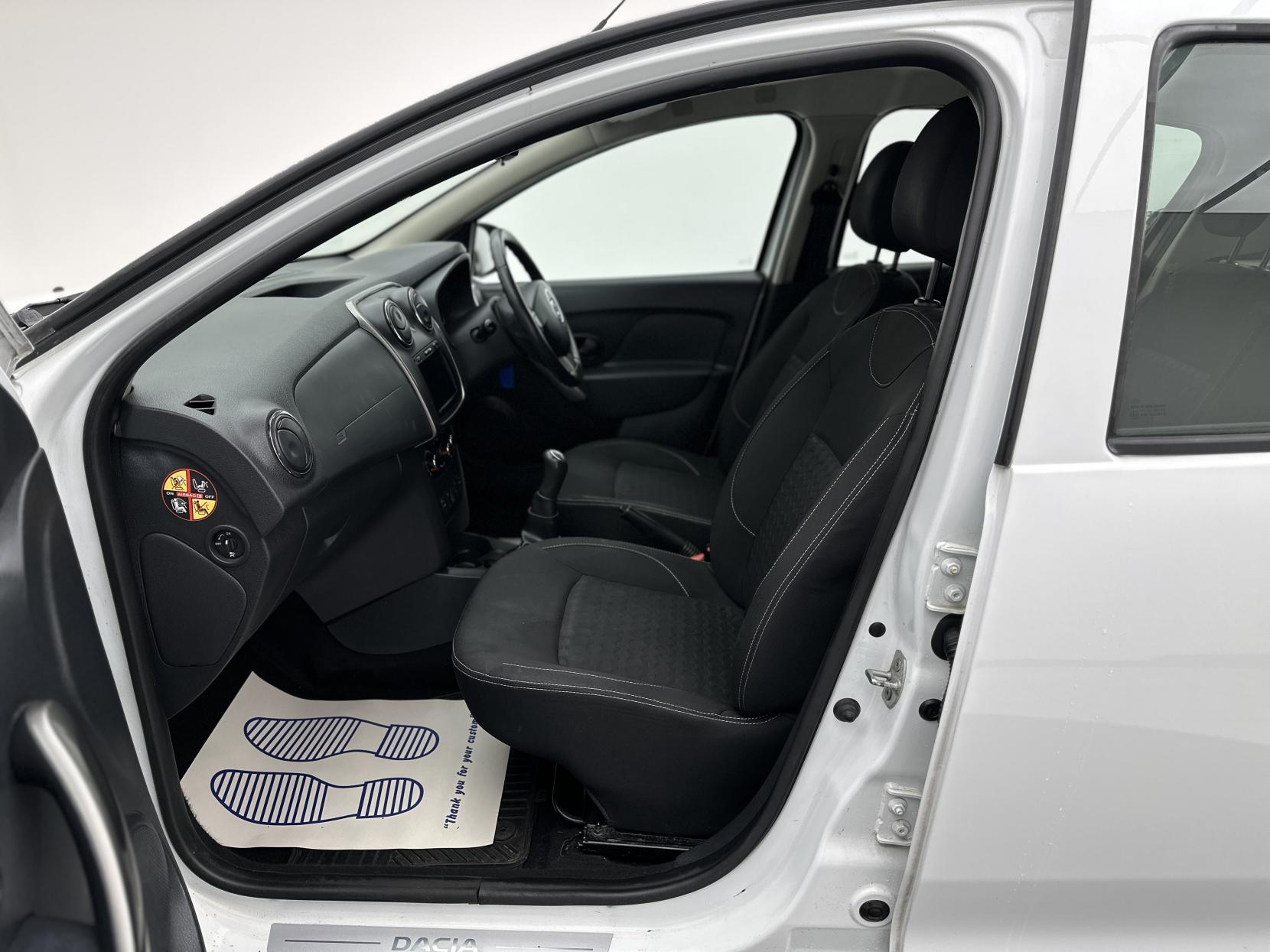 Dacia Sandero 0.9 TCe Laureate Hatchback 5dr Petrol Manual Euro 5 (90 ps)