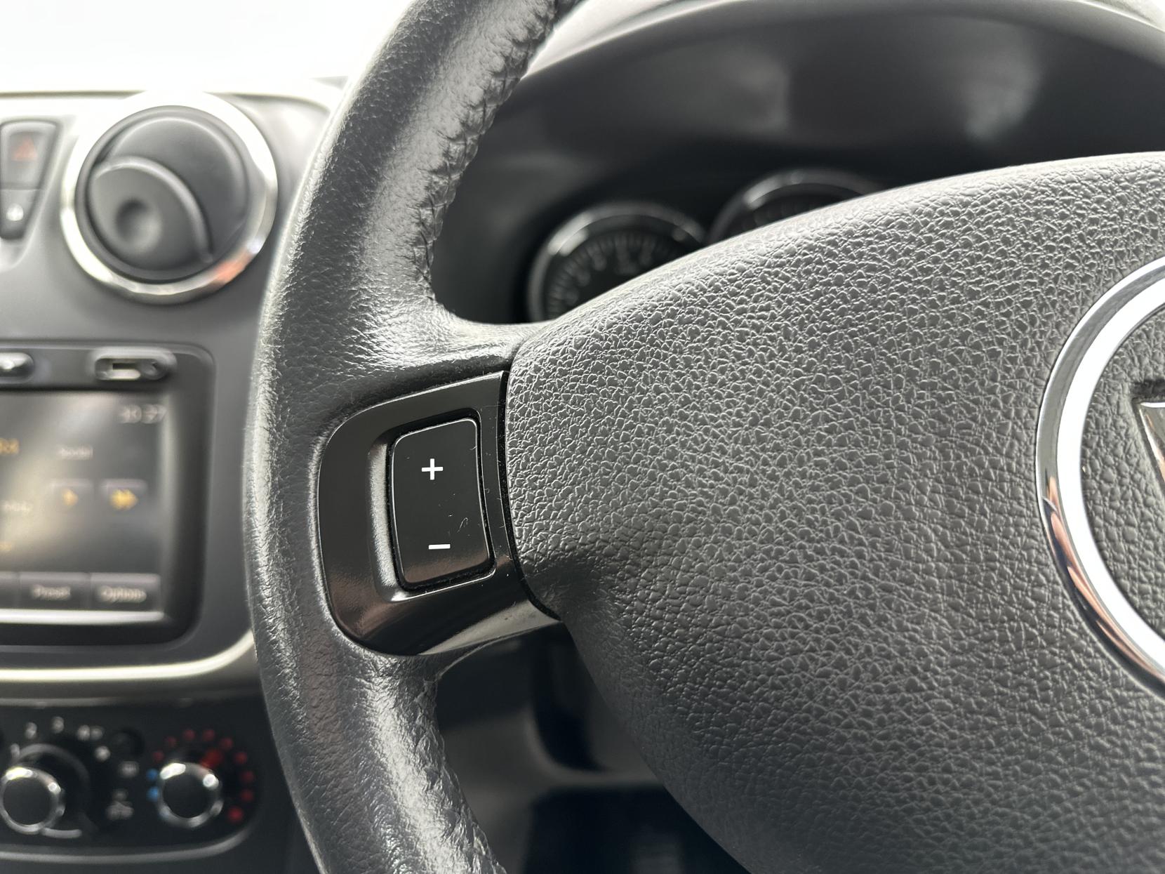 Dacia Sandero 0.9 TCe Laureate Hatchback 5dr Petrol Manual Euro 5 (90 ps)