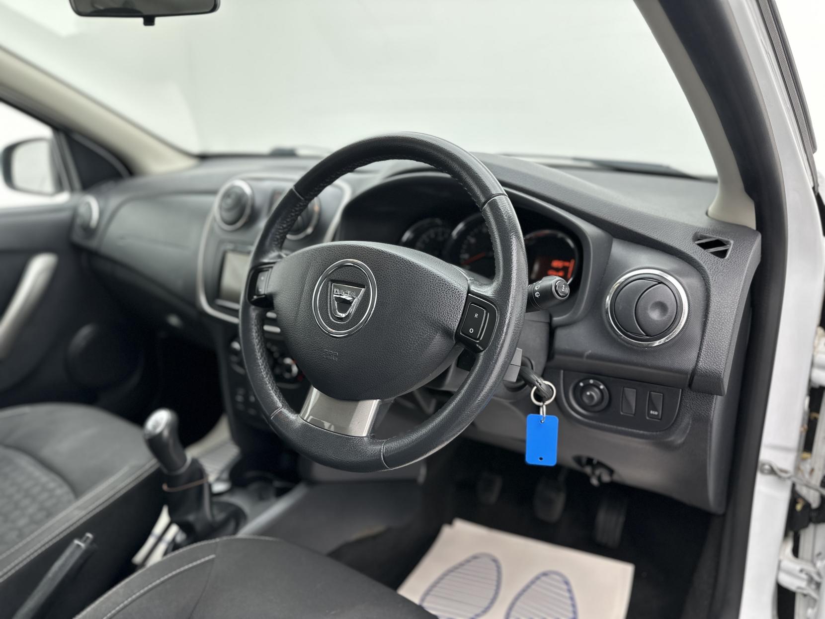 Dacia Sandero 0.9 TCe Laureate Hatchback 5dr Petrol Manual Euro 5 (90 ps)