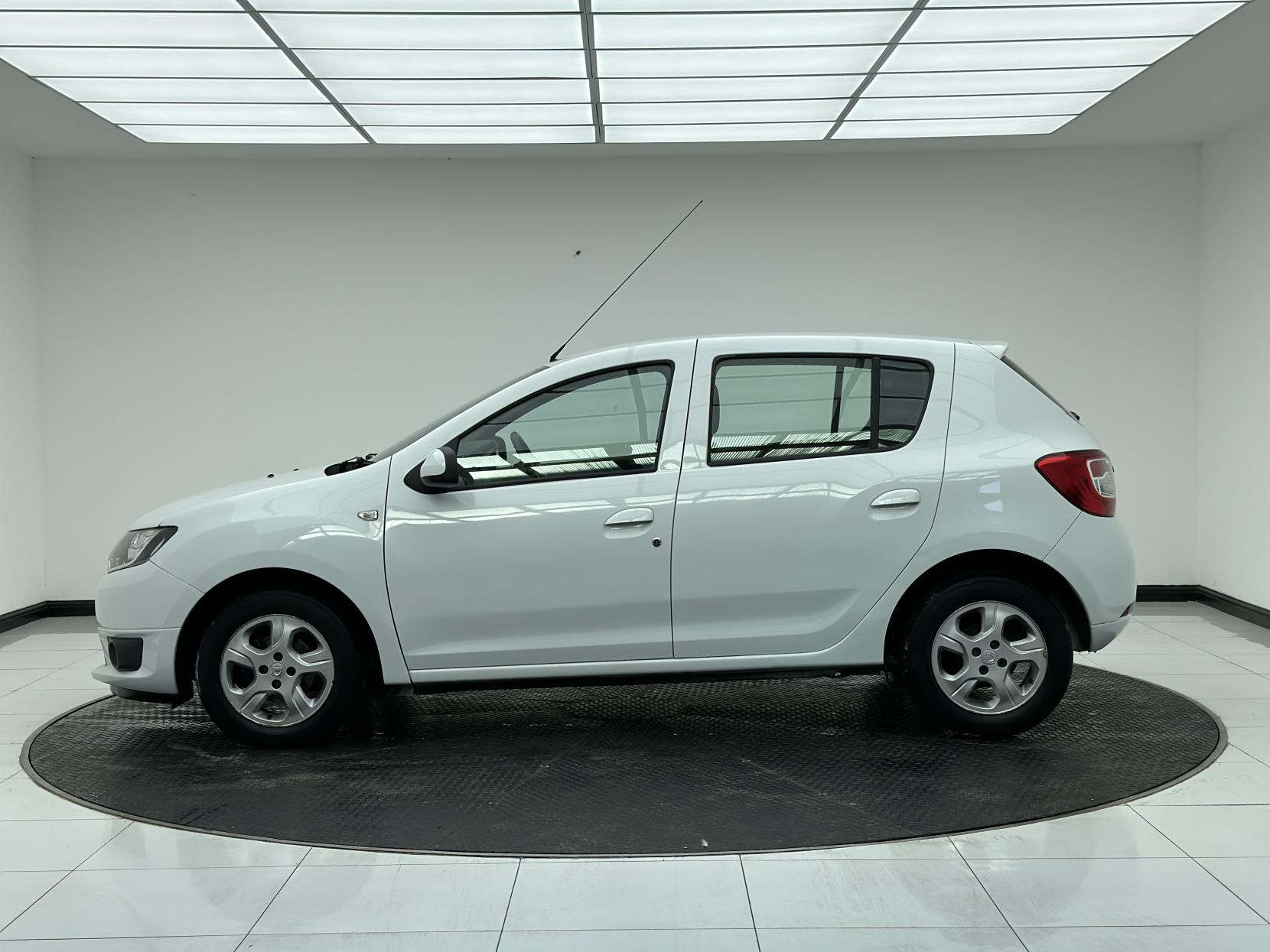 Dacia Sandero 0.9 TCe Laureate Hatchback 5dr Petrol Manual Euro 5 (90 ps)